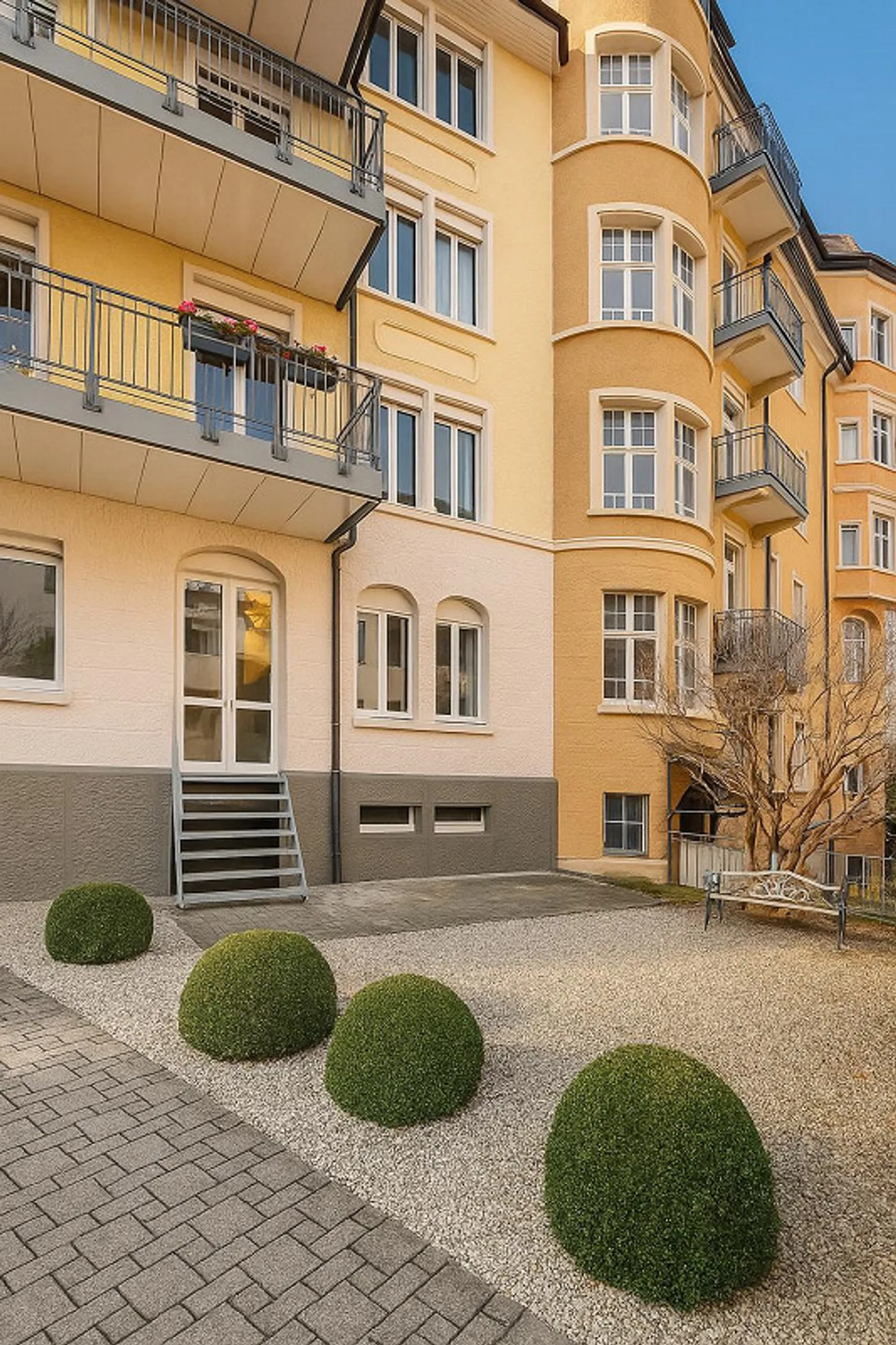 Stylish 3.5-room old building apartment with south terrace in St. Gallen - Photo 10 of 12