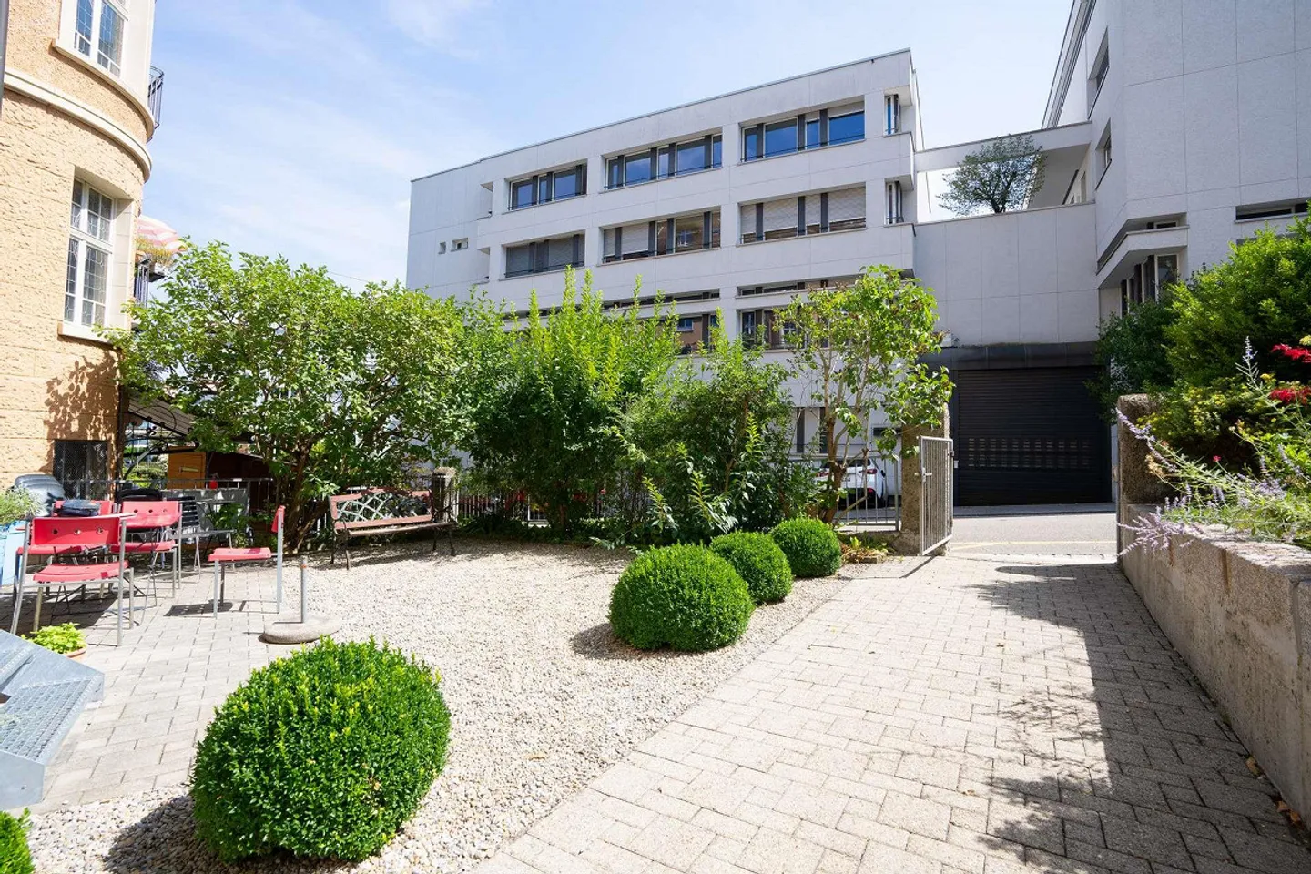 Stylish 3.5-room old building apartment with south terrace in St. Gallen - Photo 11 of 12