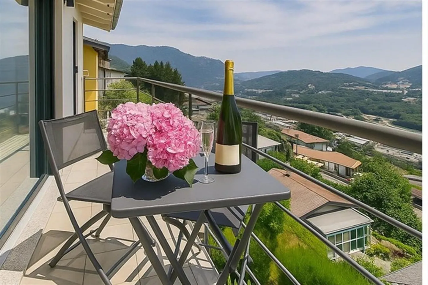 Vacallo - Una villa da sogno! Dove panorama, eleganza moderna e design si fondono in perfetta armonia - Foto 1 di 13