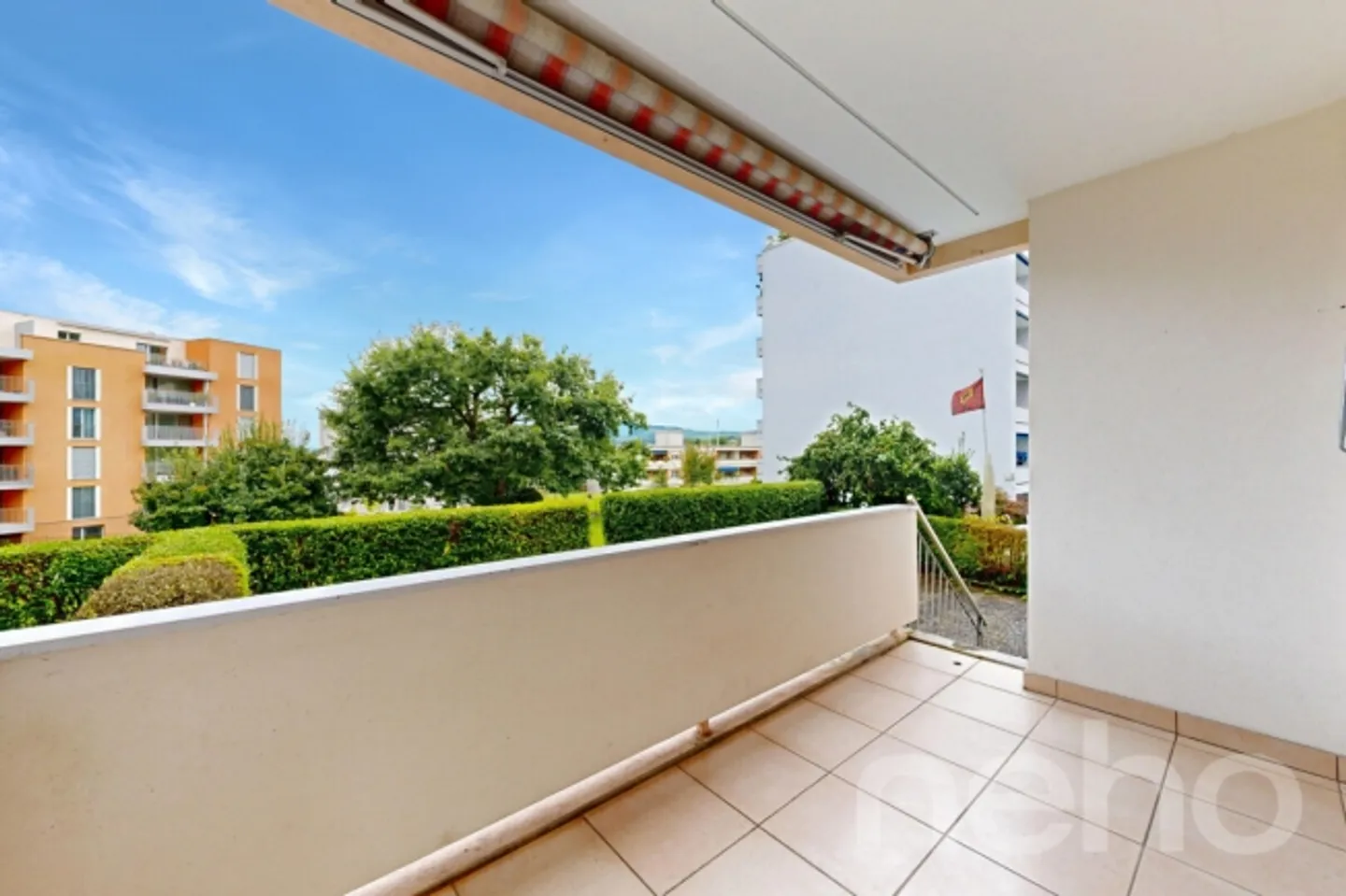 5.5-room apartment in Wädenswil with a view, hobby room, and garage - Photo 2 of 11