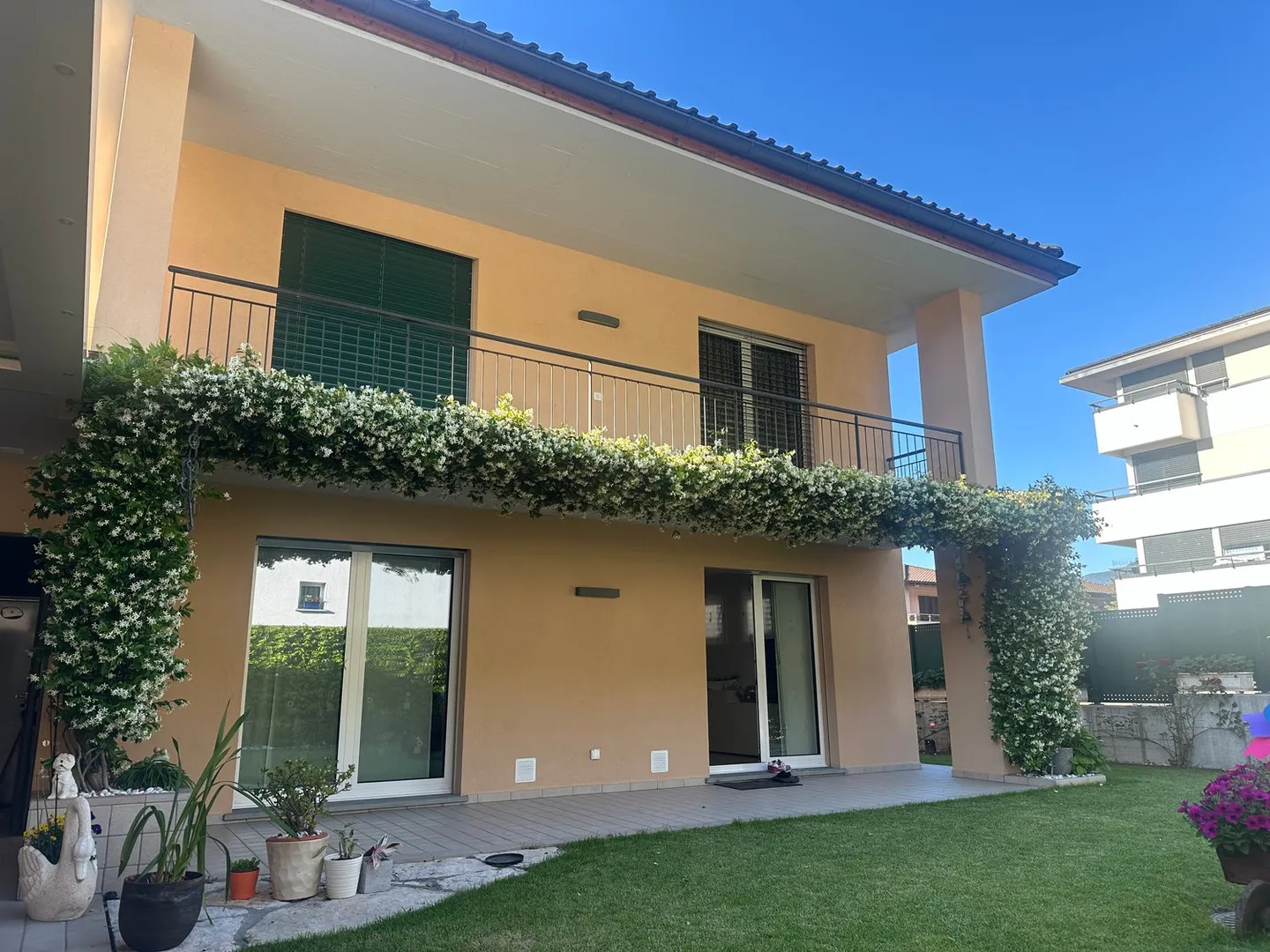 VENDESI CASA UNIFAMILIARE - Foto 1 di 14