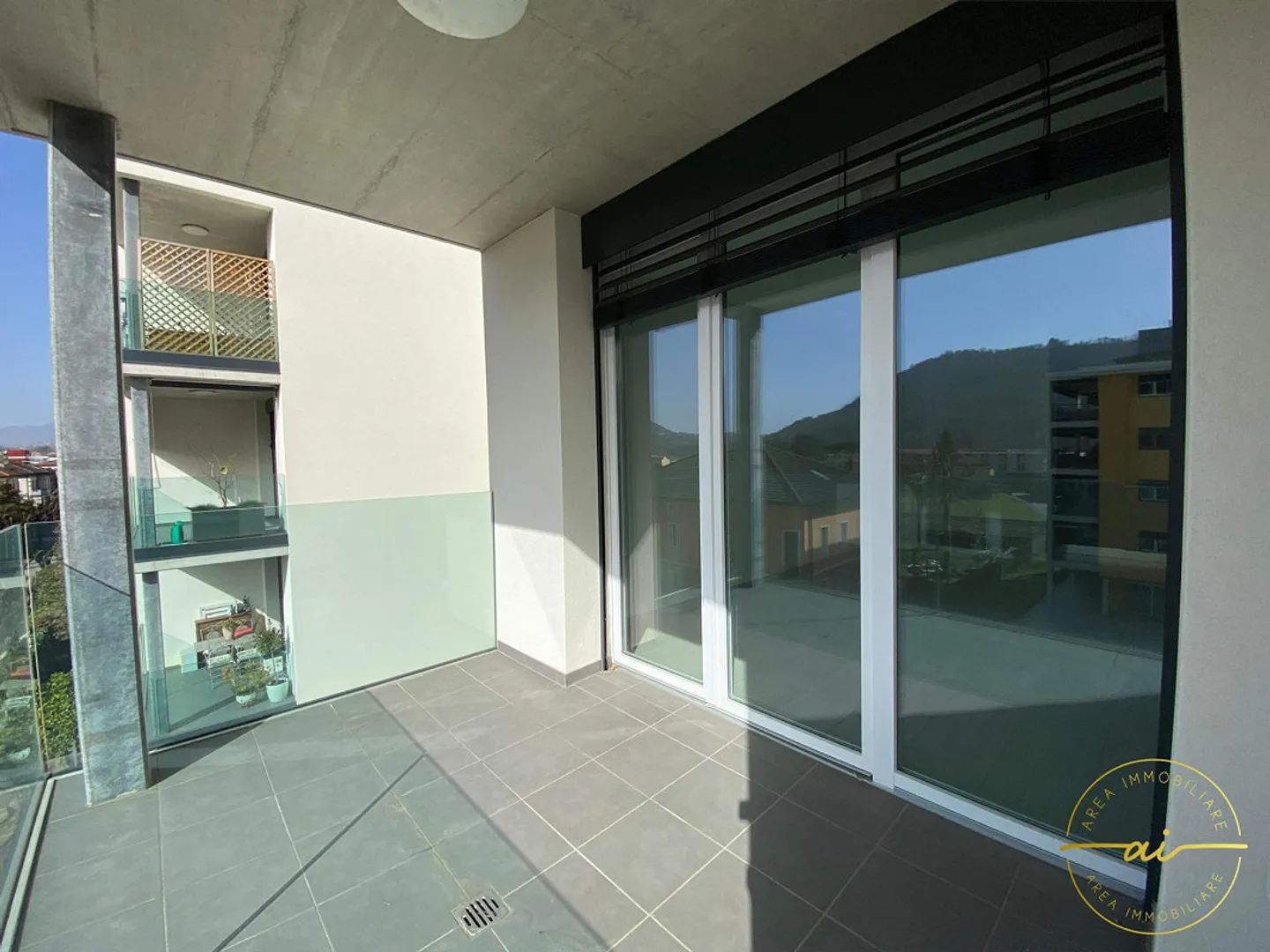 Appartamento moderno con terrazza - Foto 3 di 12