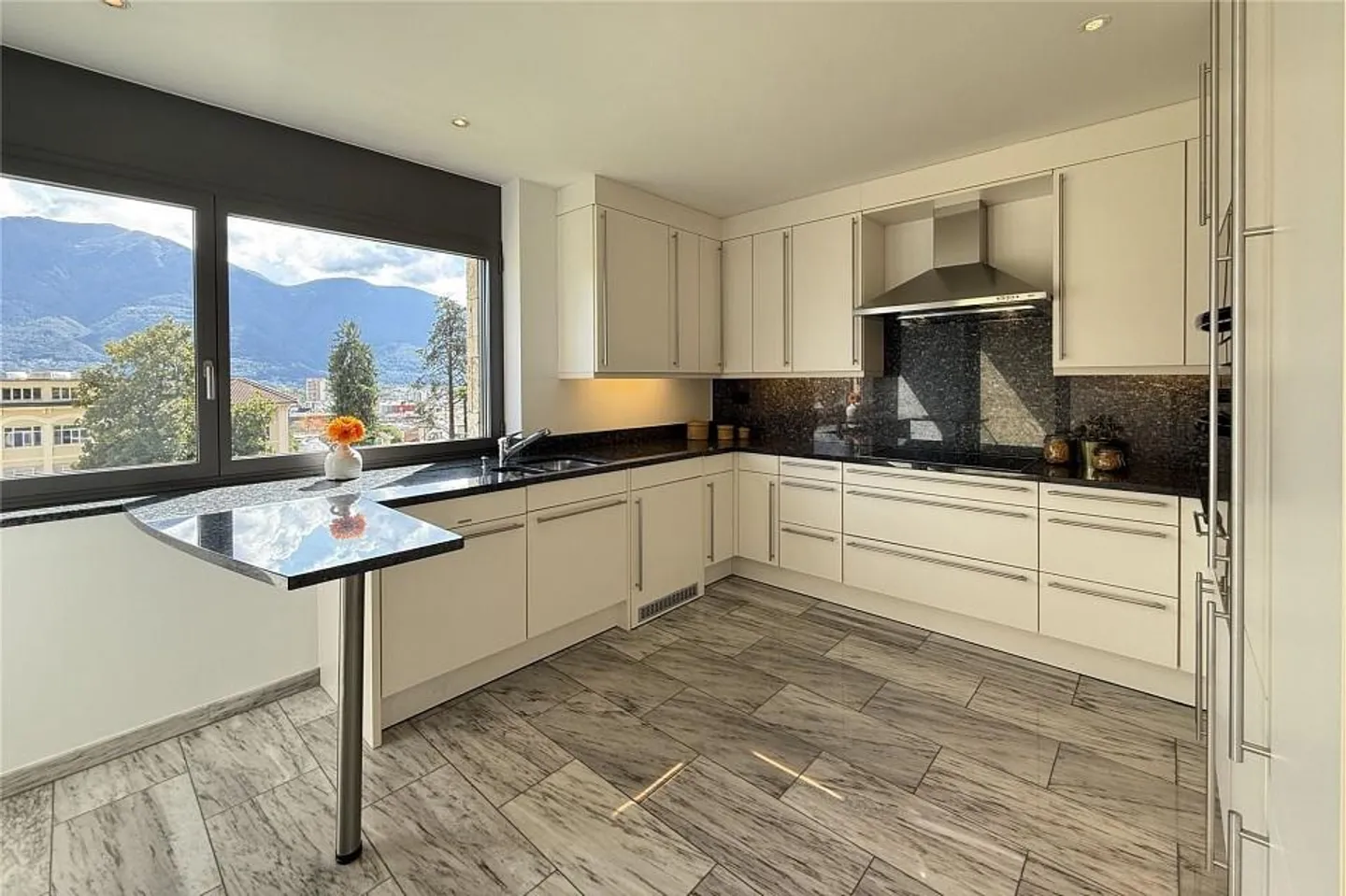 Appartement exclusif, spacieux et lumineux de 4,5 pièces - Photo 6 sur 13