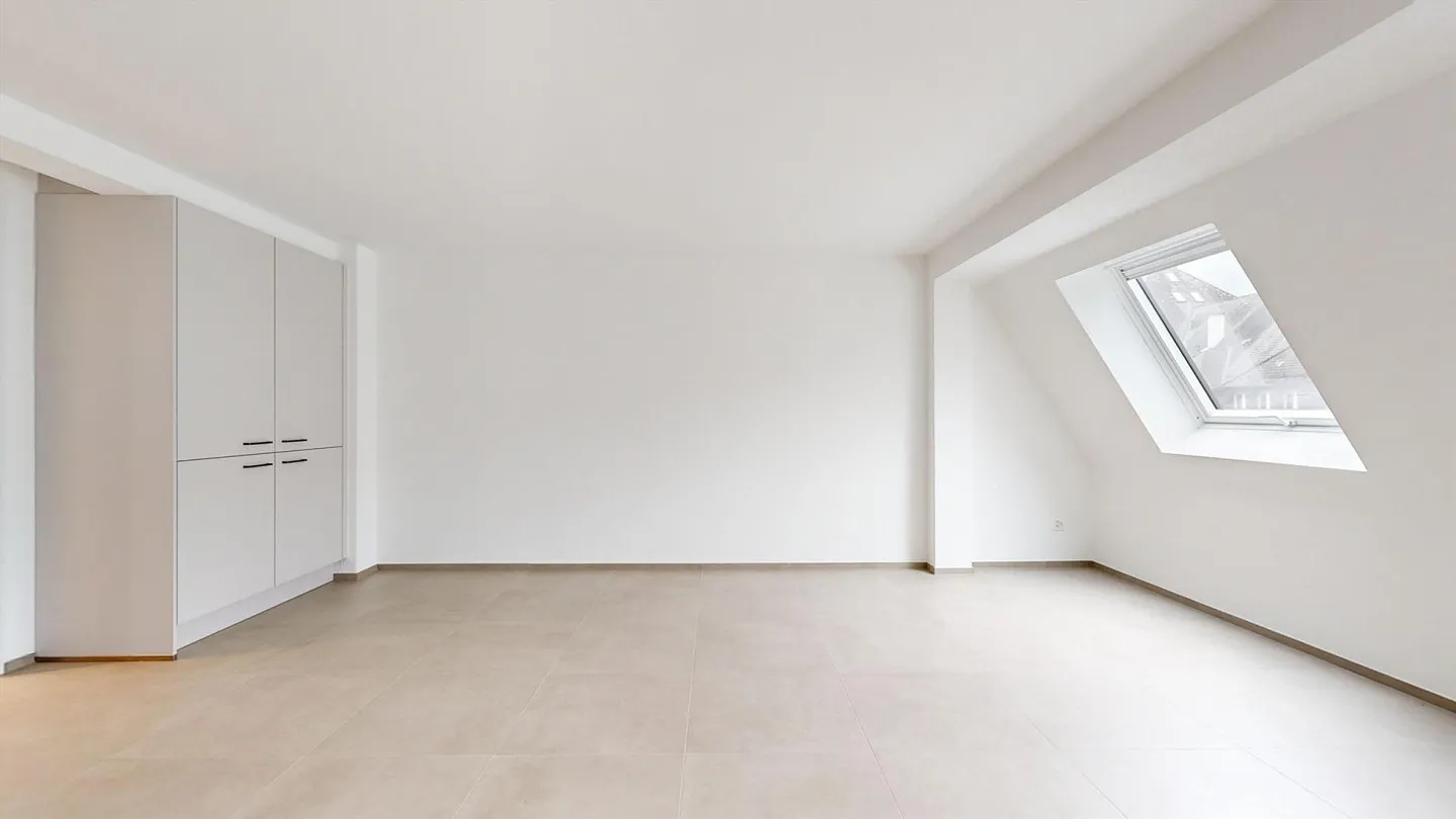 Modern New Apartment Near Lake & City Center - Photo 2 of 7