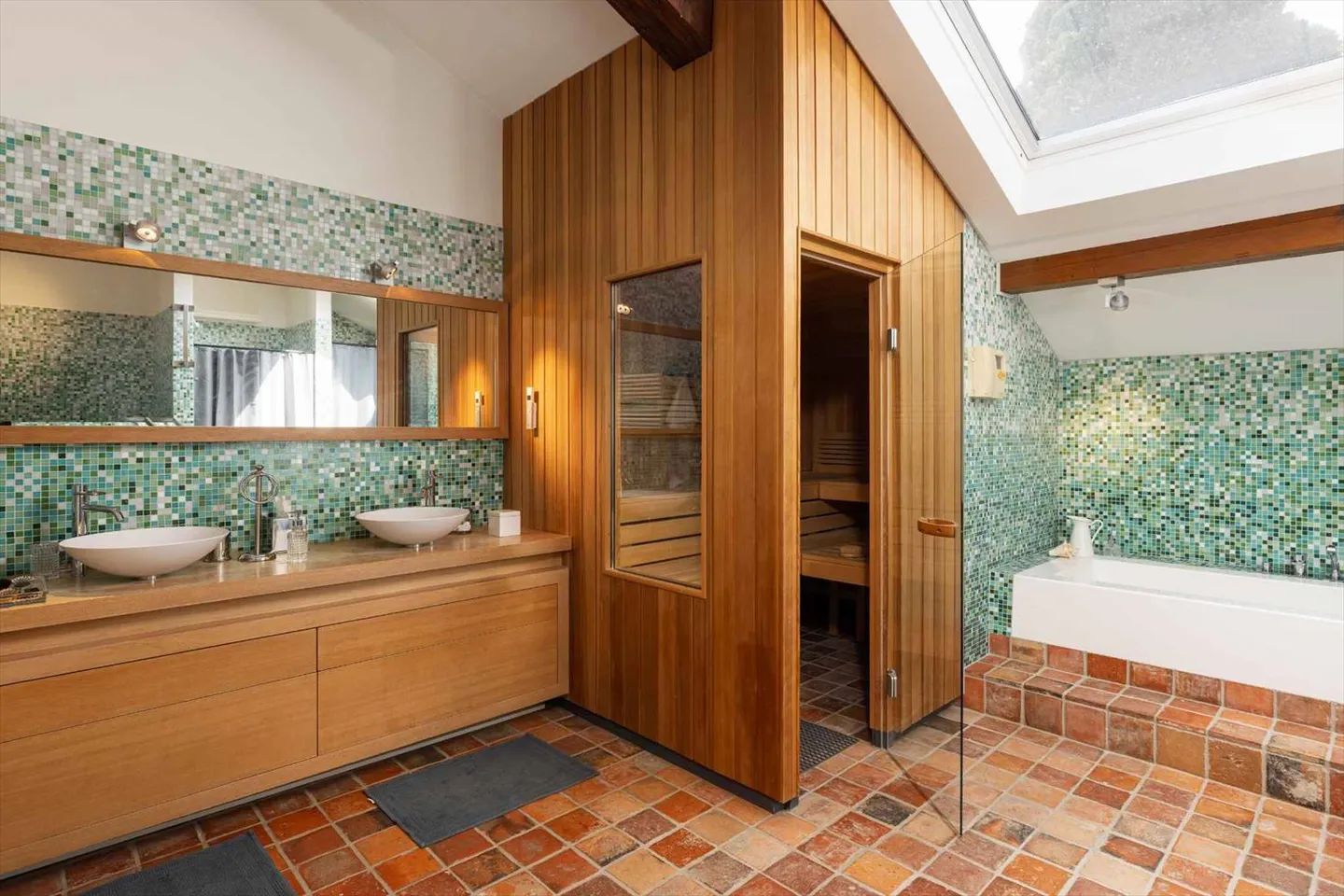 Exceptionnel corps de ferme rénové avec piscine et annexe - Photo 12 sur 13