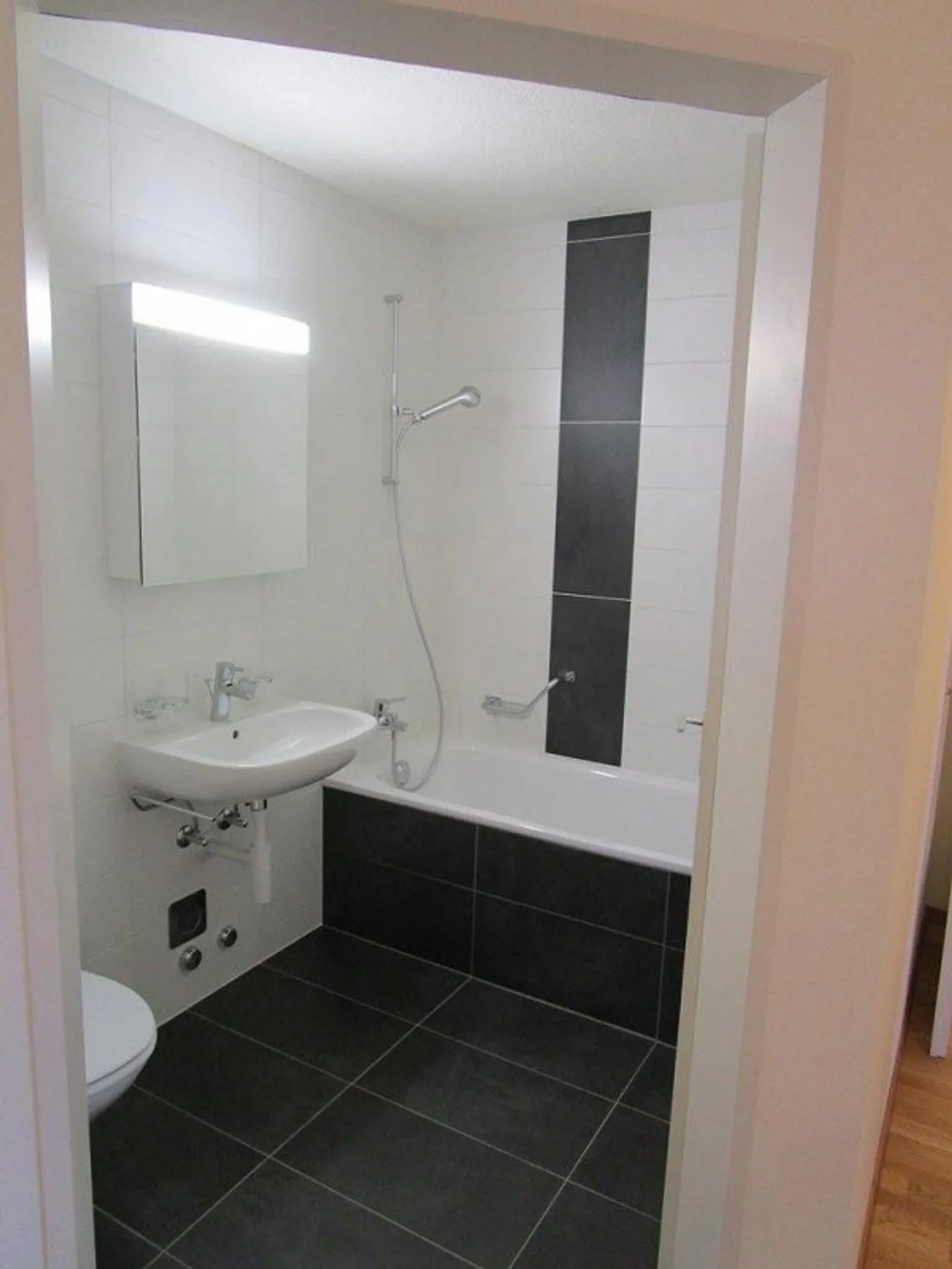 Appartement moderne au sein d'un quartier vivant - Photo 3 sur 11