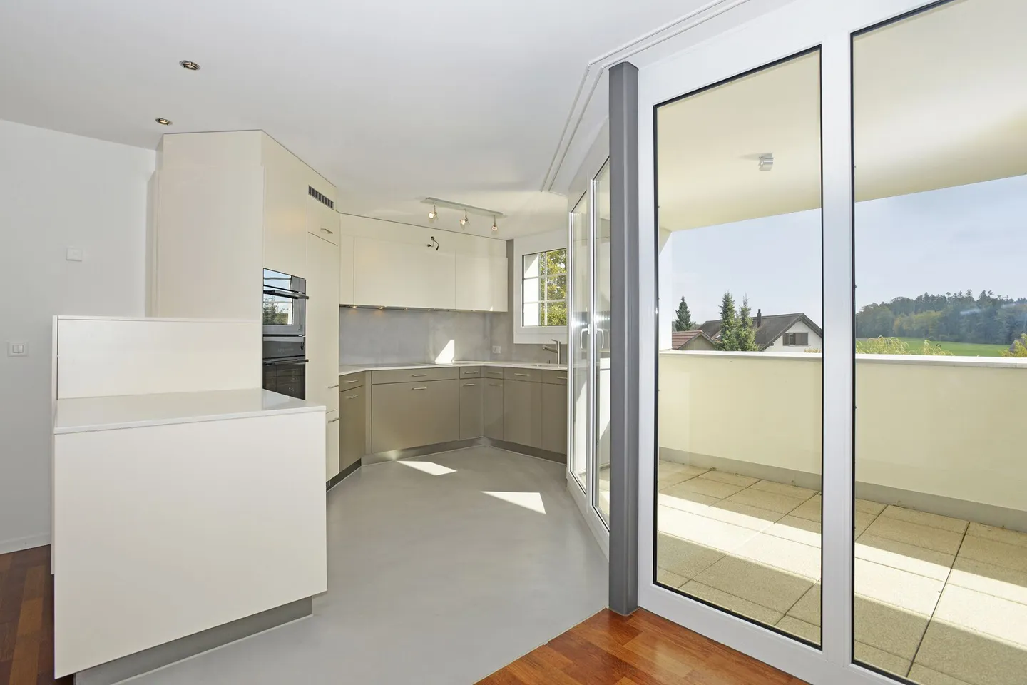 Appartamento attico duplex di 5,5 locali accanto al campo da golf di Augwil - Foto 7 di 19