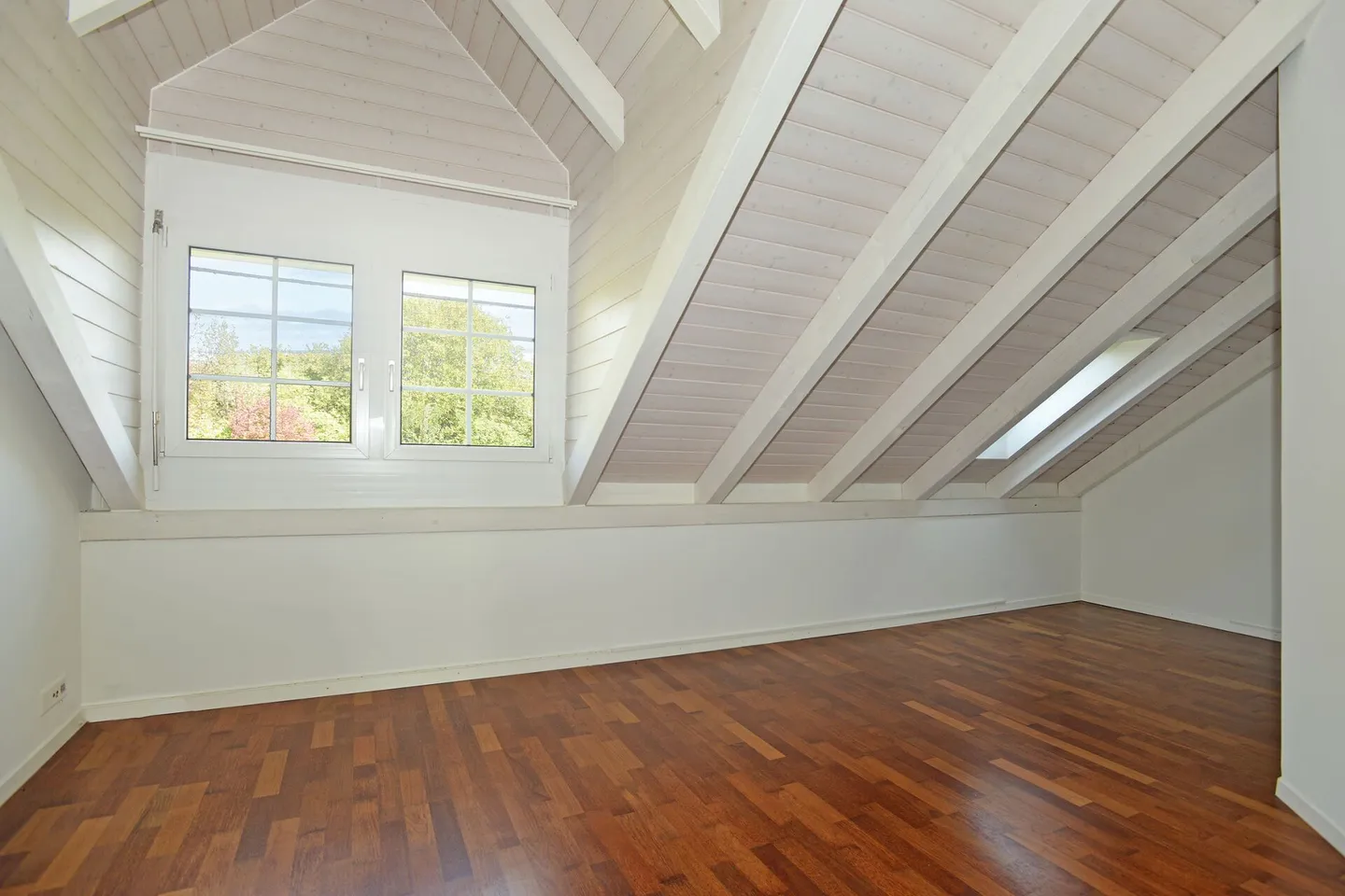 Appartamento attico duplex di 5,5 locali accanto al campo da golf di Augwil - Foto 12 di 19