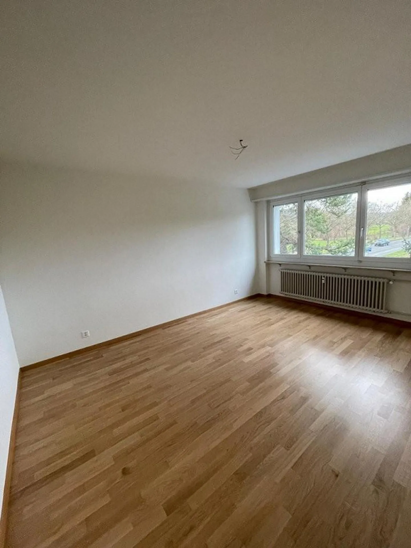Appartamento moderno e spazioso di 3,5 stanze con 2 balconi - Foto 5 di 9