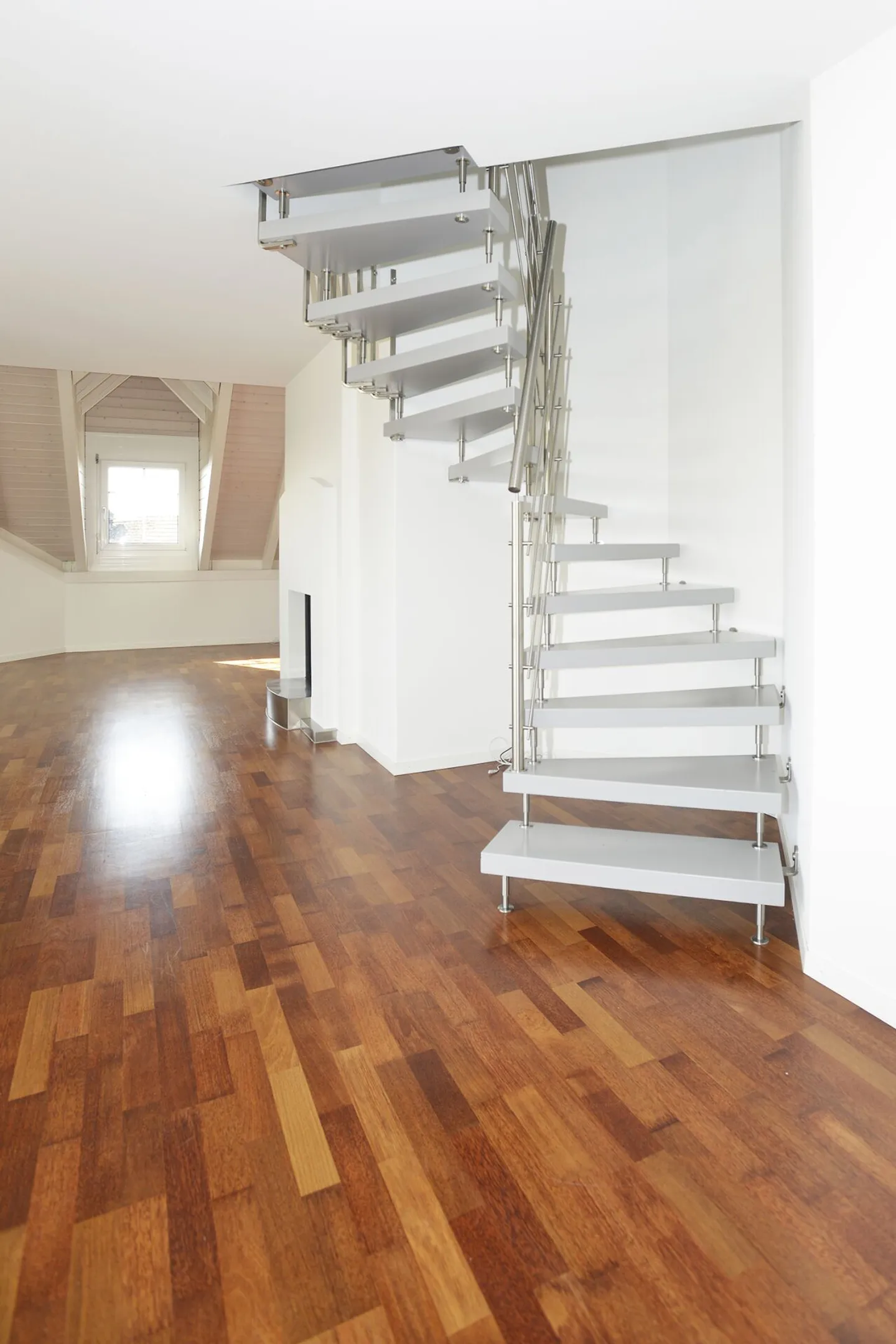 Appartamento attico duplex di 5,5 locali accanto al campo da golf di Augwil - Foto 14 di 19