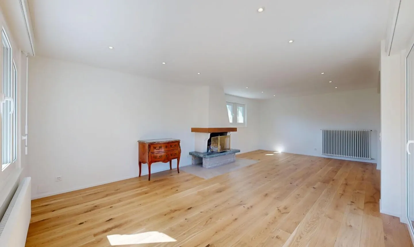 Renovated Family Villa - Photo 5 of 11