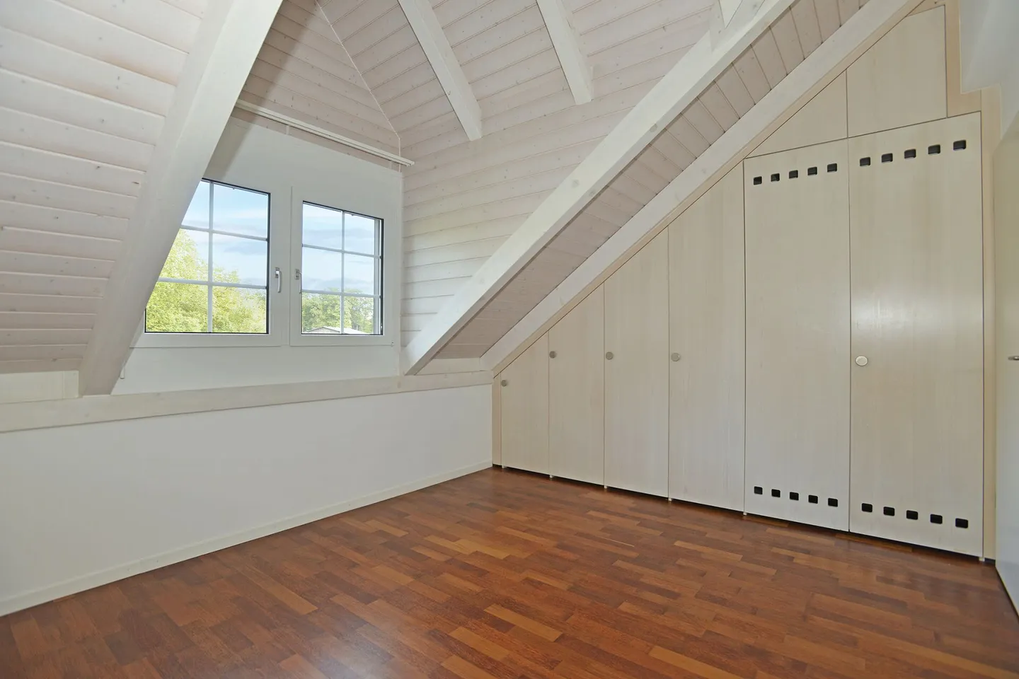 Appartamento attico duplex di 5,5 locali accanto al campo da golf di Augwil - Foto 11 di 19