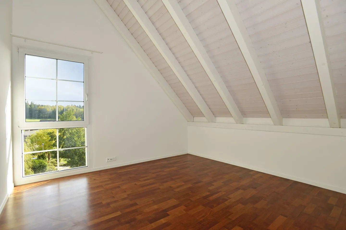 Appartamento attico duplex di 5,5 locali accanto al campo da golf di Augwil - Foto 13 di 19