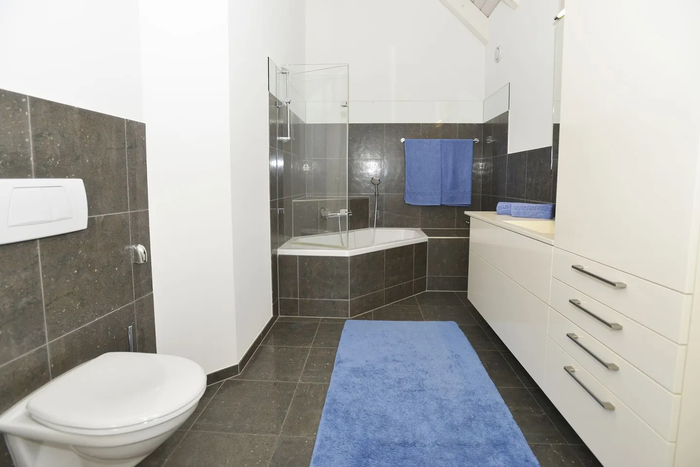 Appartamento attico duplex di 5,5 locali accanto al campo da golf di Augwil - Foto 9 di 19