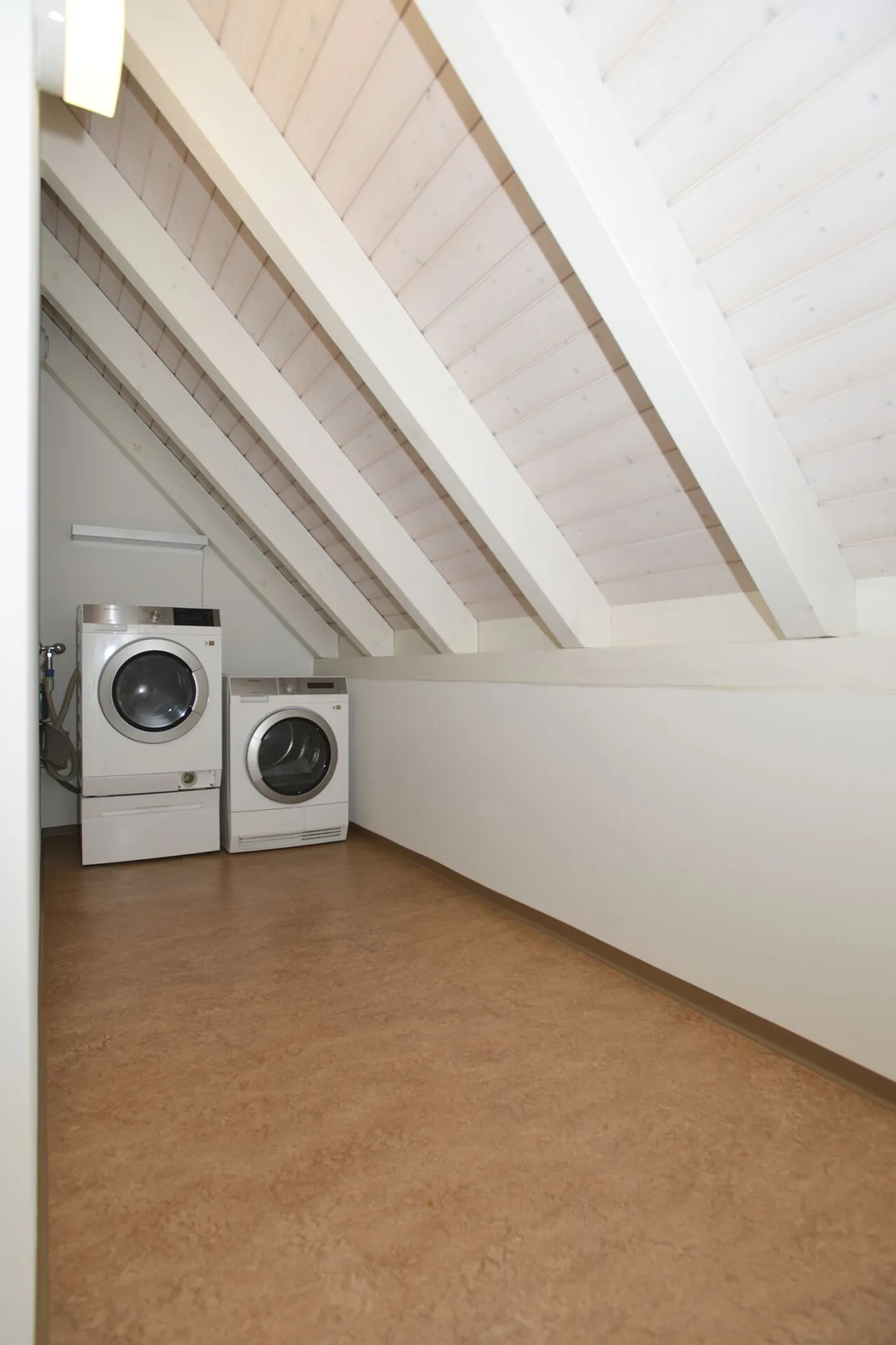 Appartamento attico duplex di 5,5 locali accanto al campo da golf di Augwil - Foto 18 di 19