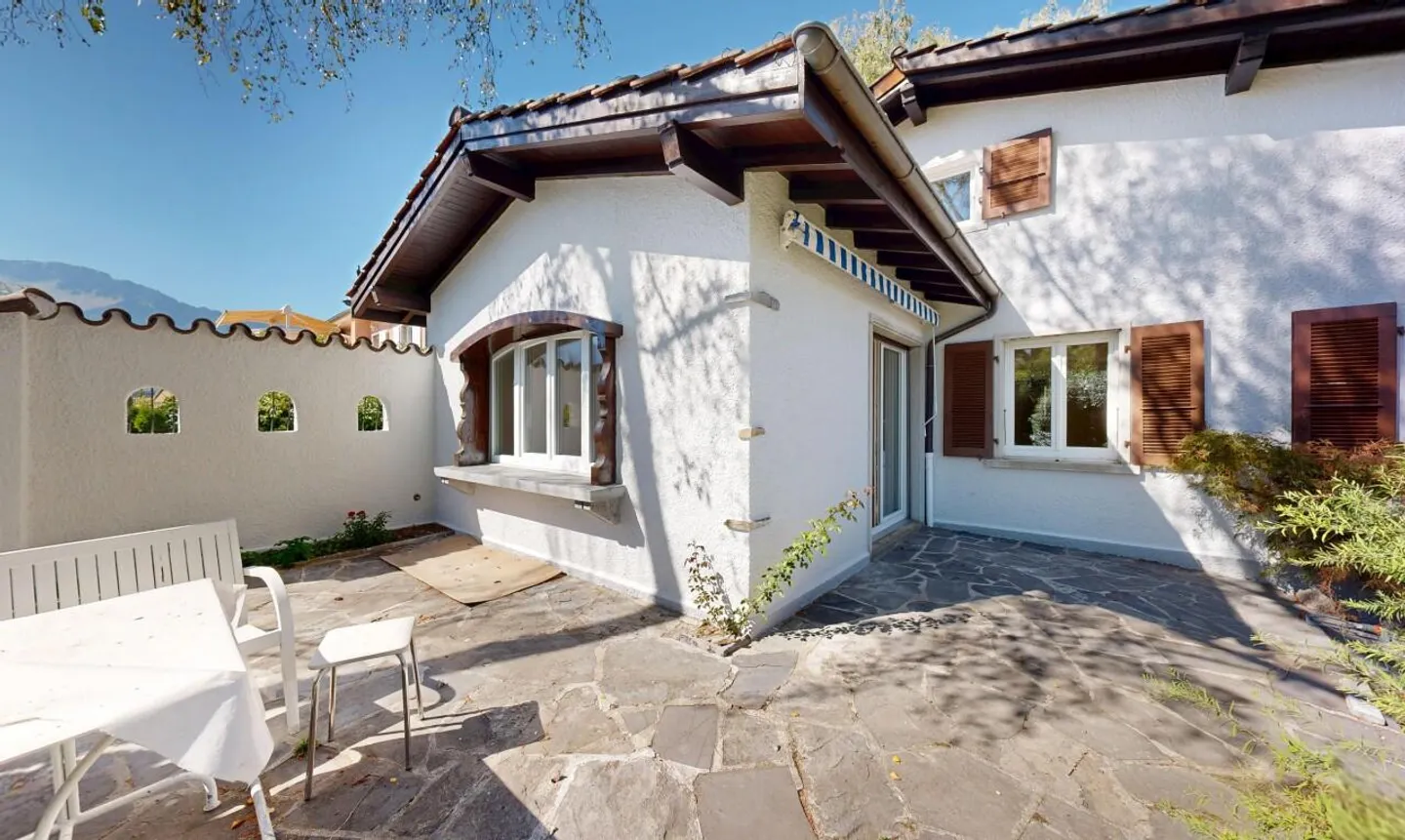 Renovated Family Villa - Photo 10 of 11