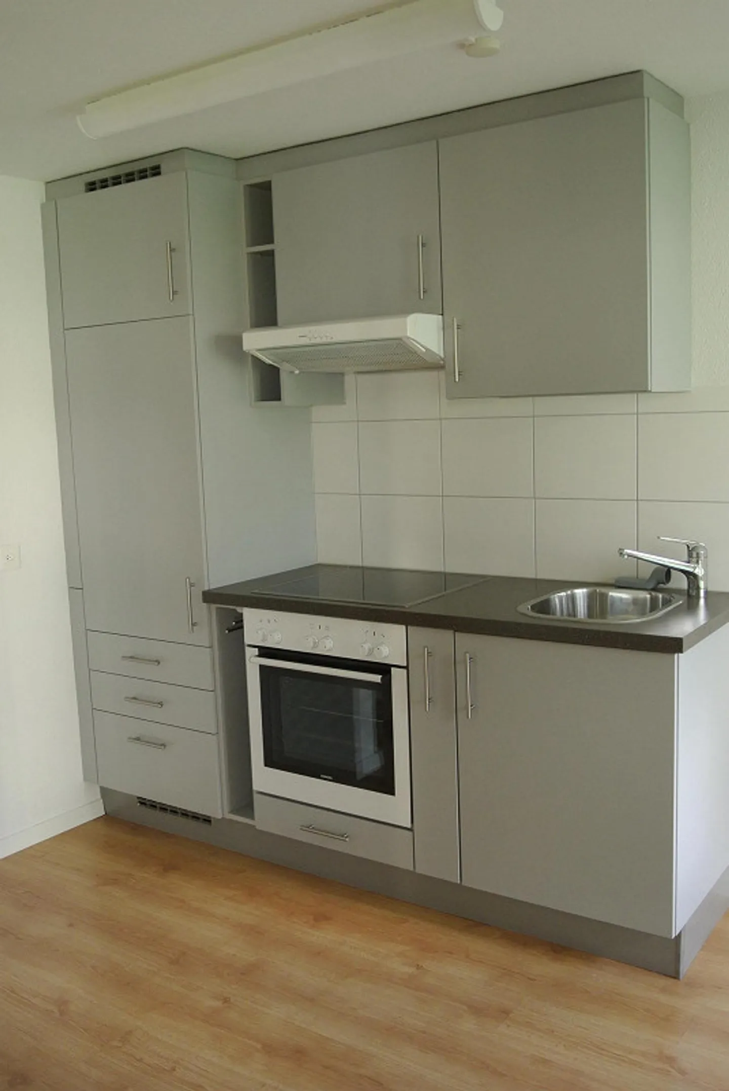 piccolo ma molto carino appartamento con 2 camere a Netstal - Foto 4 di 7
