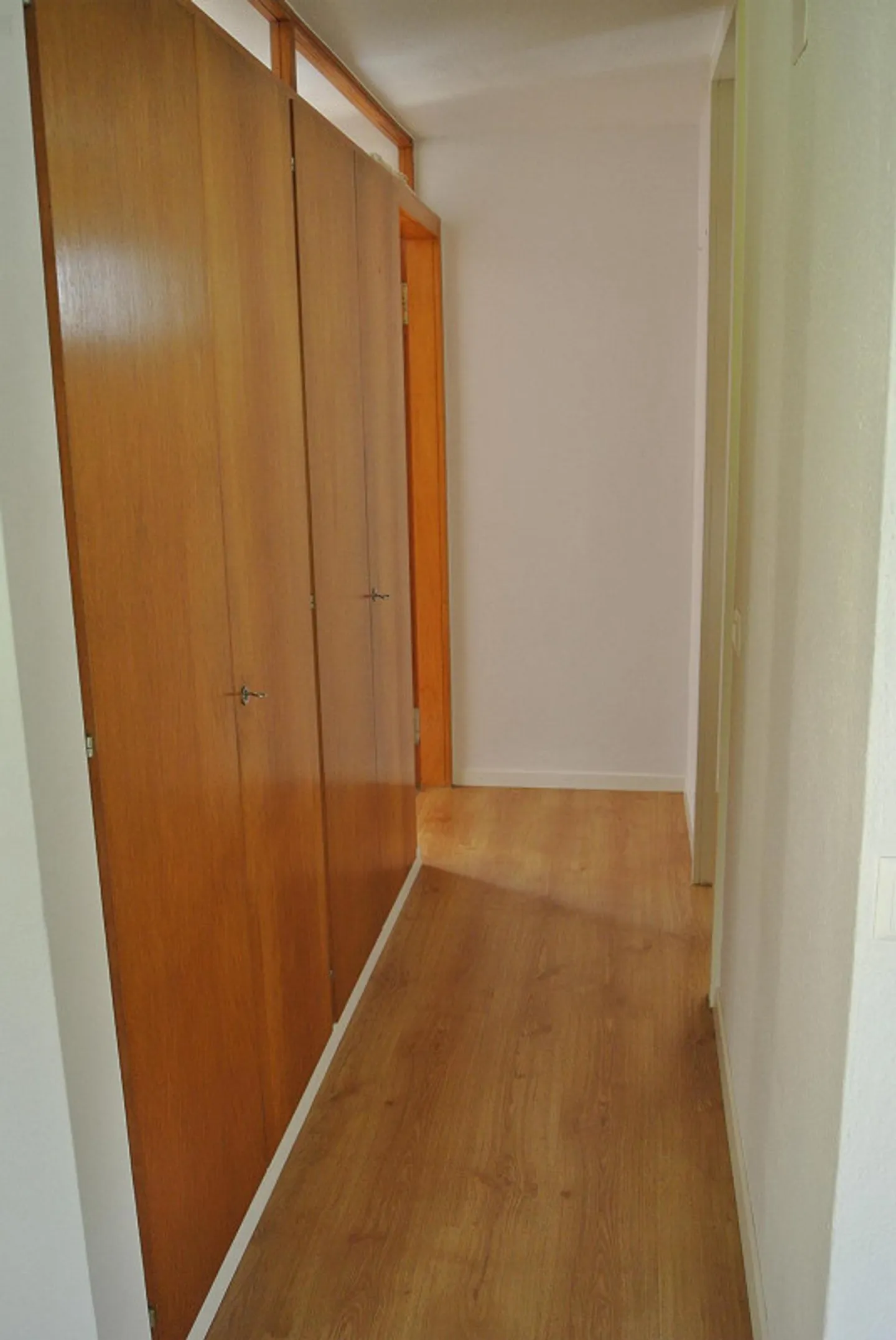 piccolo ma molto carino appartamento con 2 camere a Netstal - Foto 5 di 7