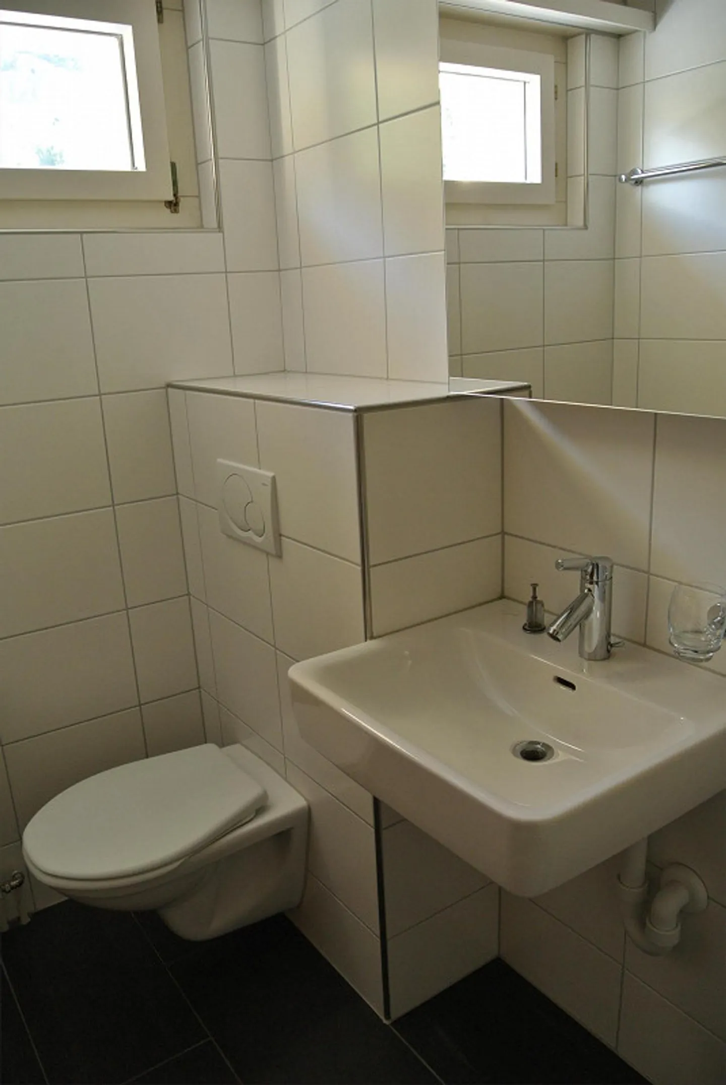 piccolo ma molto carino appartamento con 2 camere a Netstal - Foto 6 di 7