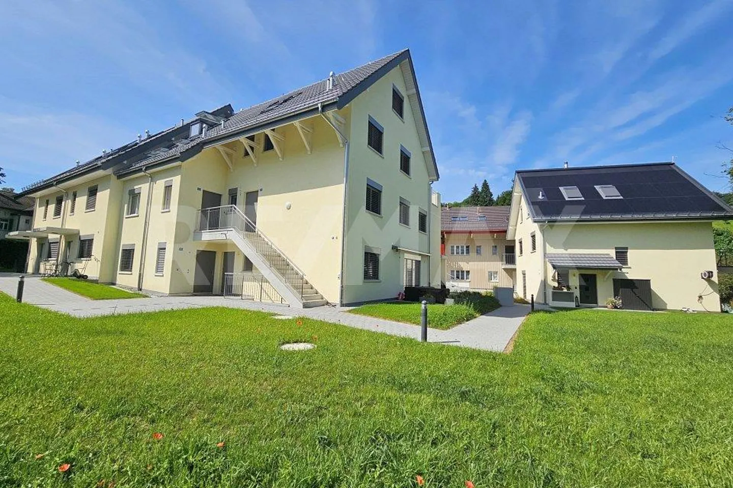 Condominium de 6,5 pièces dans le projet de construction neuve "Smiledörfli Wydum Rorbas" - Maison 2 - Photo 3 sur 13