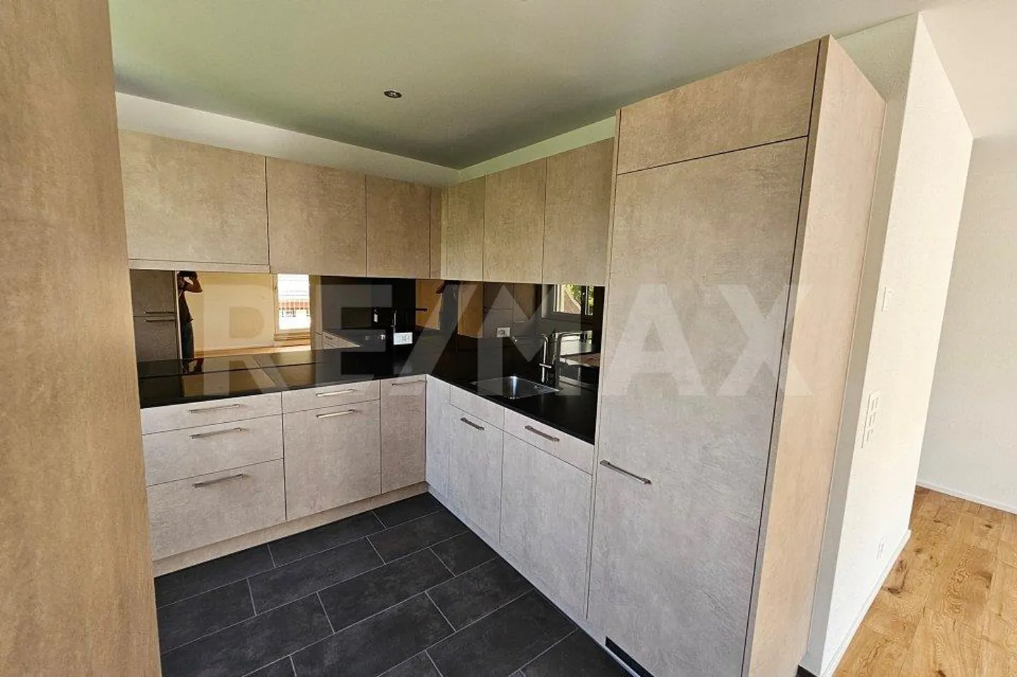 Condominium de 6,5 pièces dans le projet de construction neuve "Smiledörfli Wydum Rorbas" - Maison 2 - Photo 5 sur 13