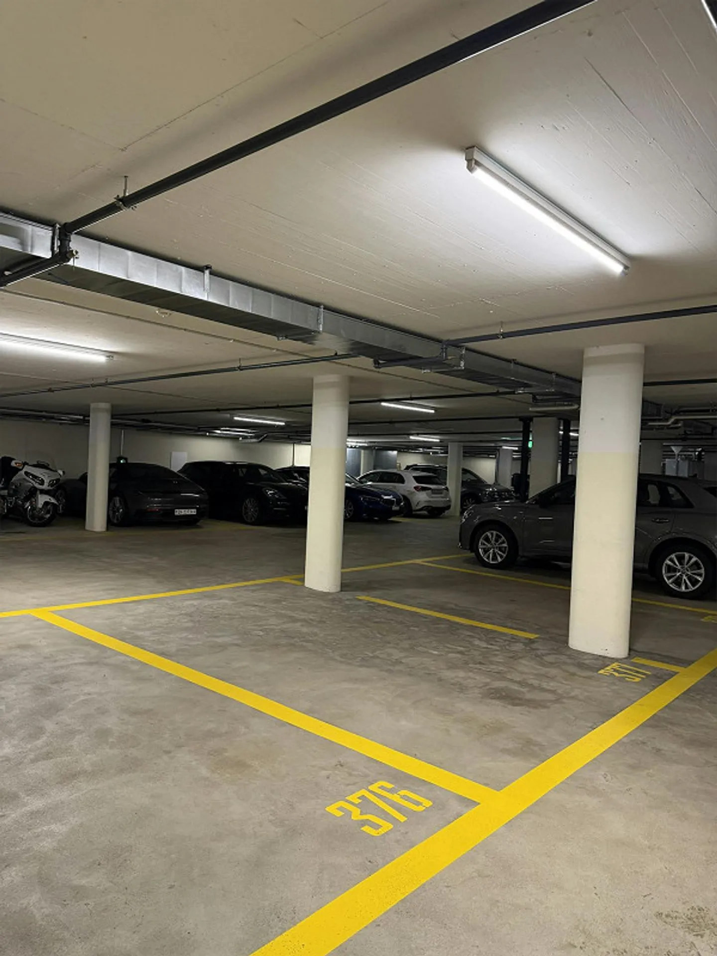 Underground parking space for rent in Hardturmpark - Photo 3 of 8