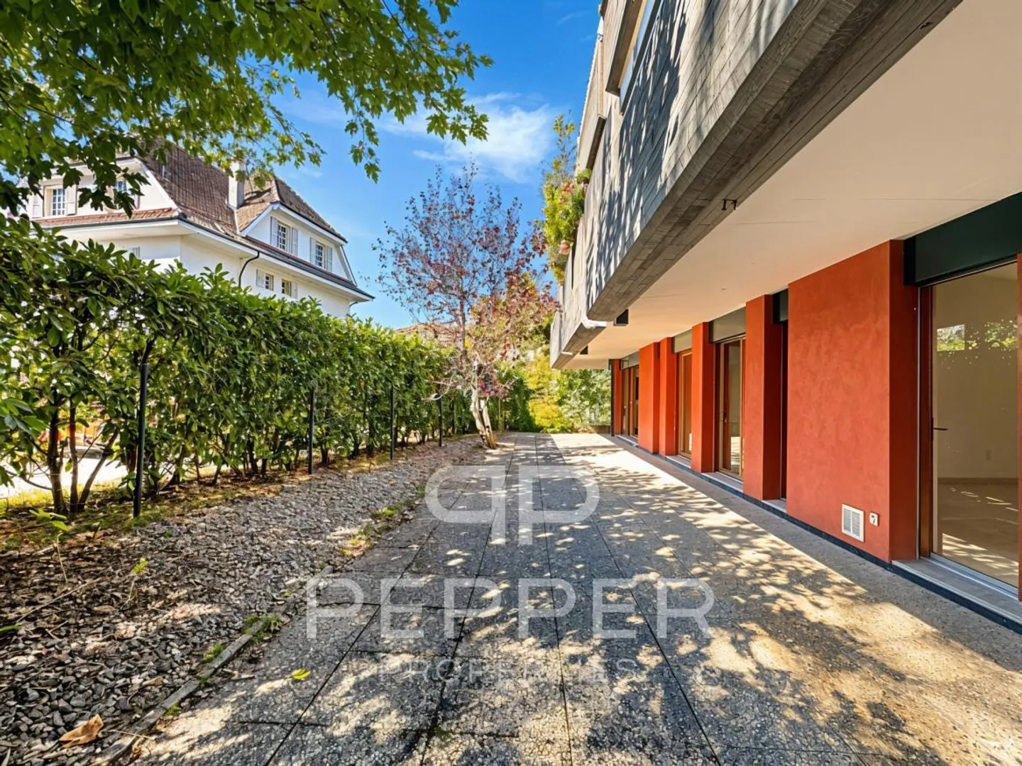 Ampio appartamento al piano giardino nel cuore di Chailly - Foto 1 di 13