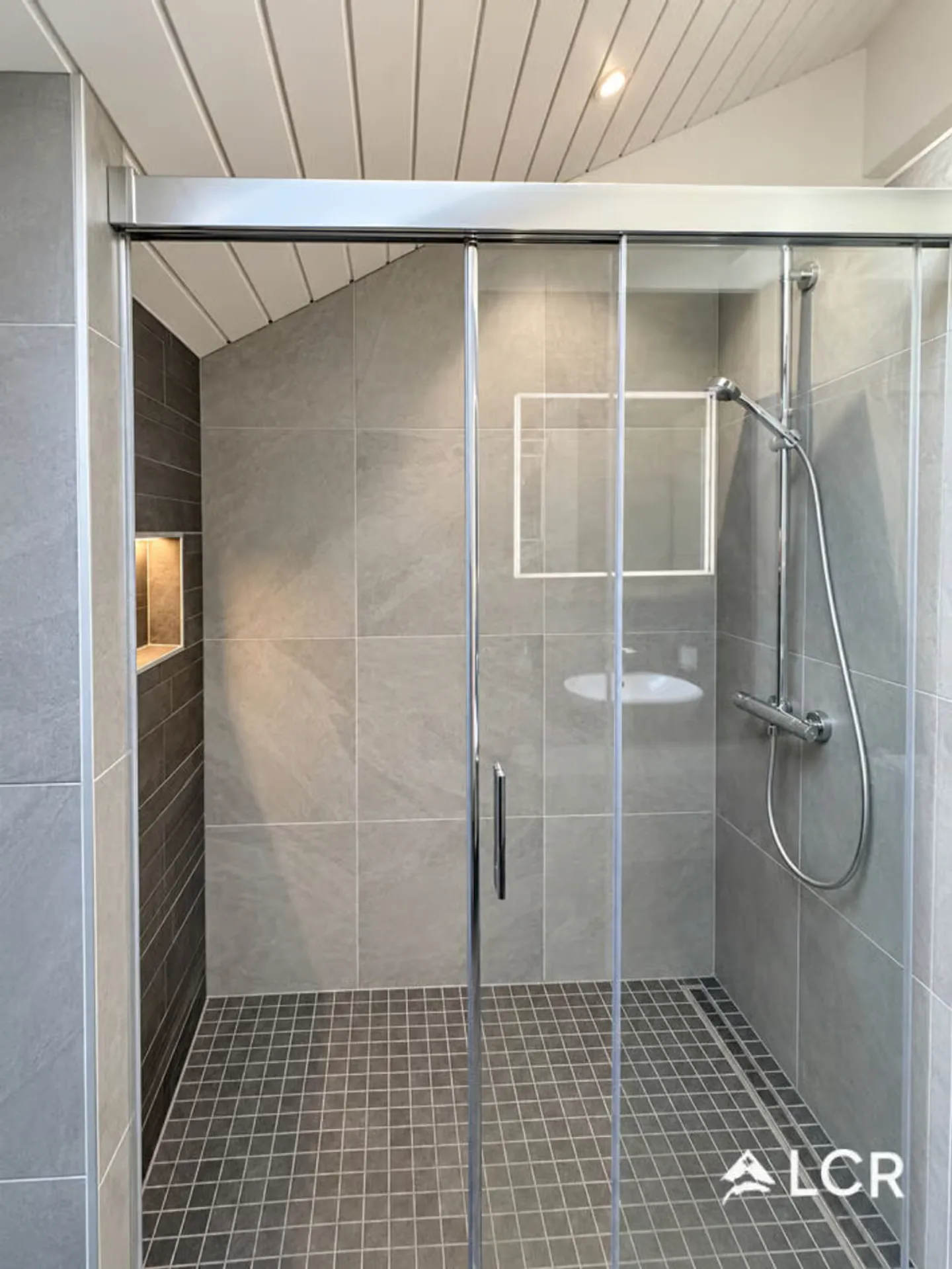 Schöne 2,5-Zimmer-Wohnung mit Mezzanin // Bottens - Foto 10 von 13