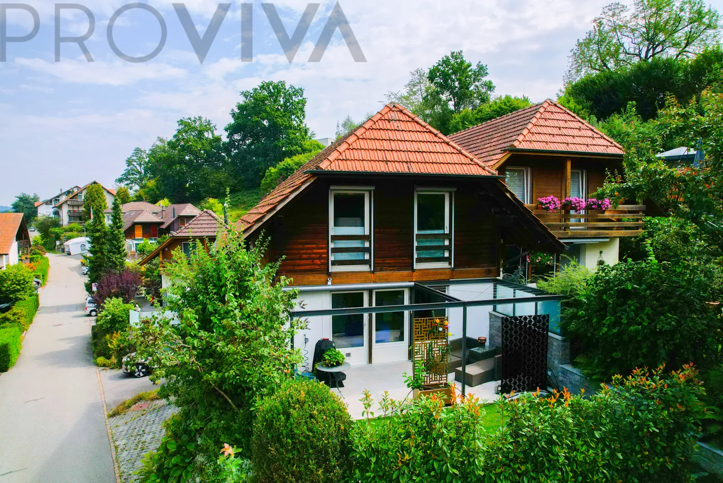 Casa unifamiliare luminosa in un quartiere tranquillo con molto spazio - Foto 1 di 13
