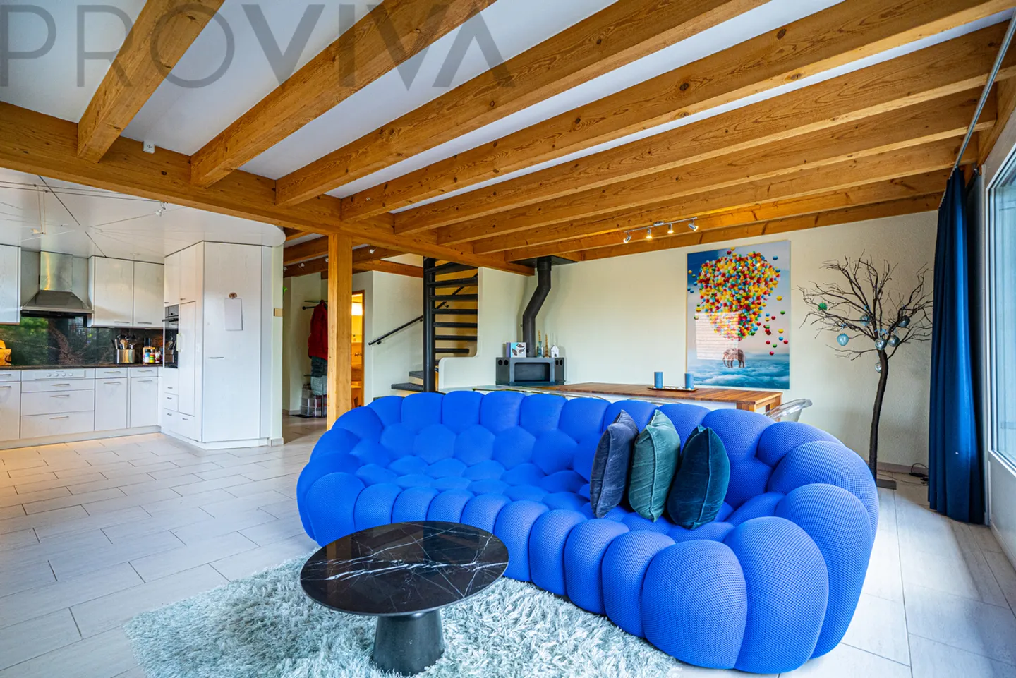 Casa unifamiliare luminosa in un quartiere tranquillo con molto spazio - Foto 2 di 13