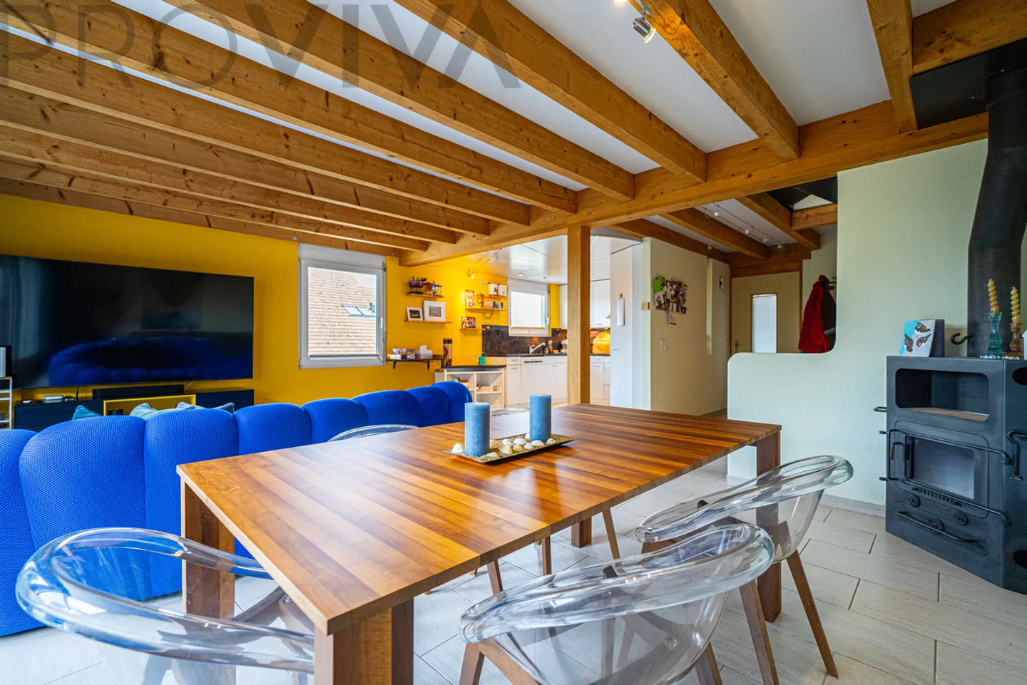 Casa unifamiliare luminosa in un quartiere tranquillo con molto spazio - Foto 3 di 13