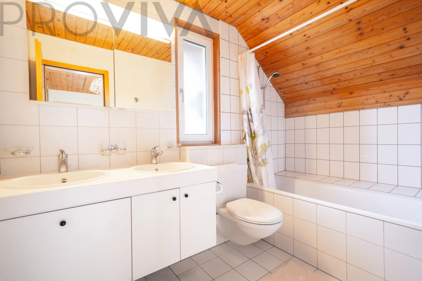 Casa unifamiliare luminosa in un quartiere tranquillo con molto spazio - Foto 7 di 13