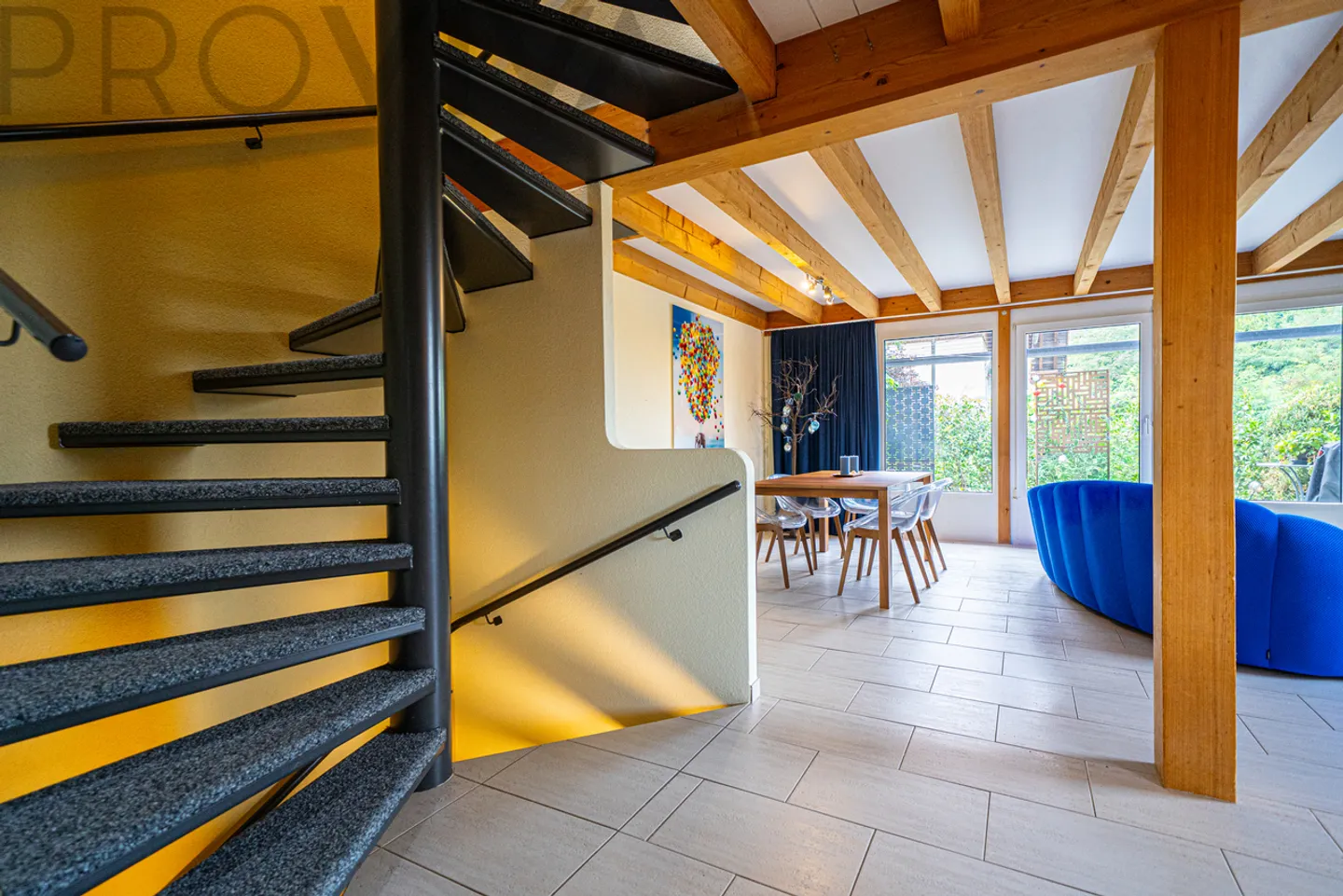 Casa unifamiliare luminosa in un quartiere tranquillo con molto spazio - Foto 4 di 13