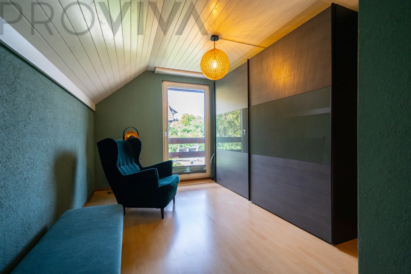 Casa unifamiliare luminosa in un quartiere tranquillo con molto spazio - Foto 8 di 13