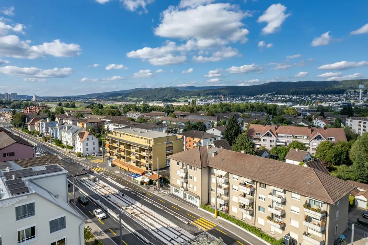 Posizione residenziale centrale con buone connessioni ai mezzi pubblici - Foto 1 di 7