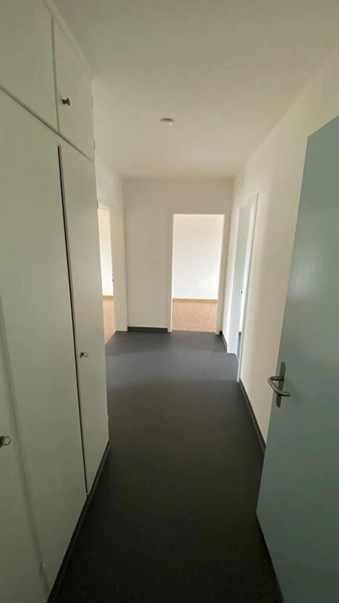 Posizione residenziale centrale con buone connessioni ai mezzi pubblici - Foto 3 di 7