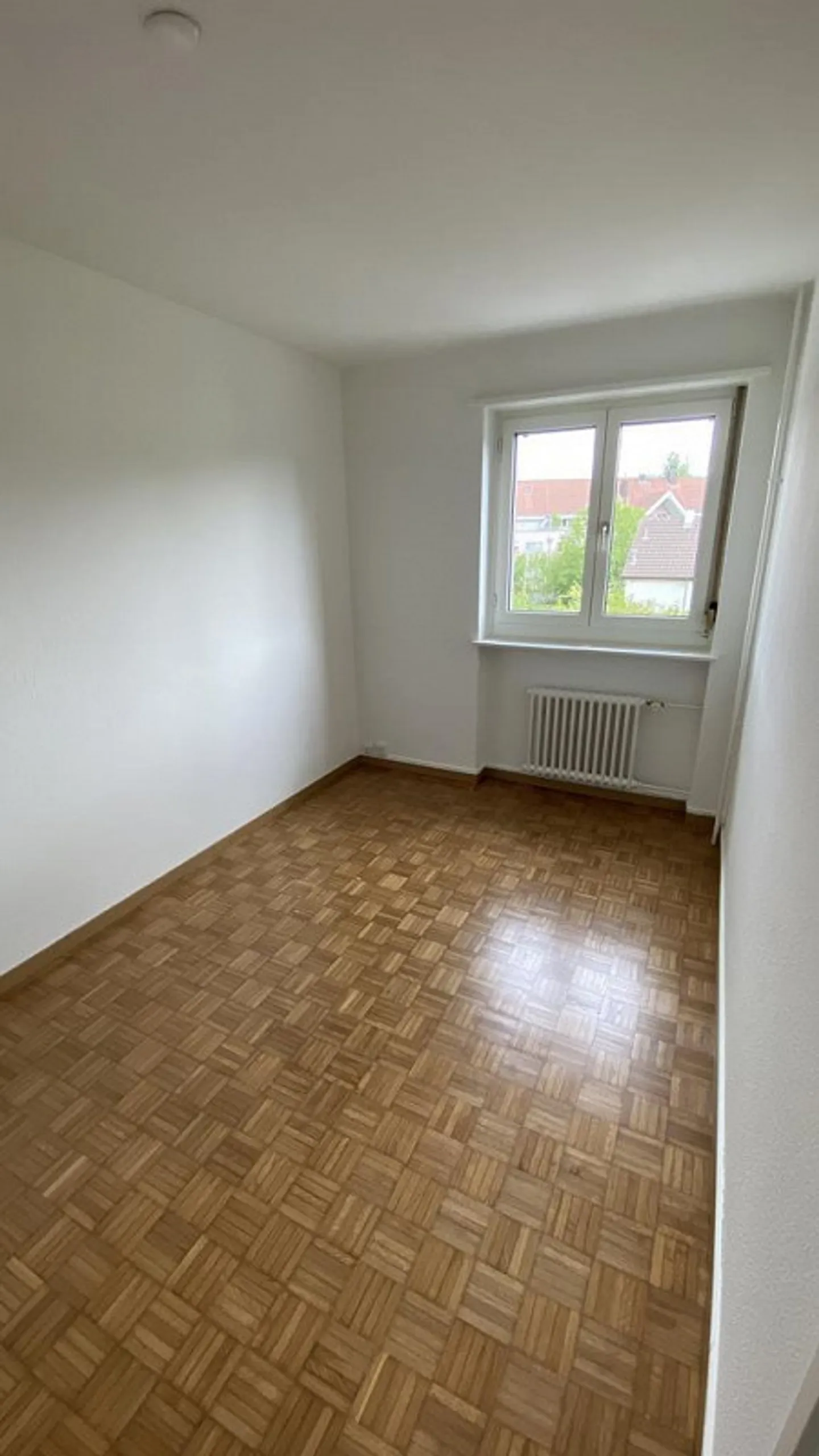 Posizione residenziale centrale con buone connessioni ai mezzi pubblici - Foto 6 di 7