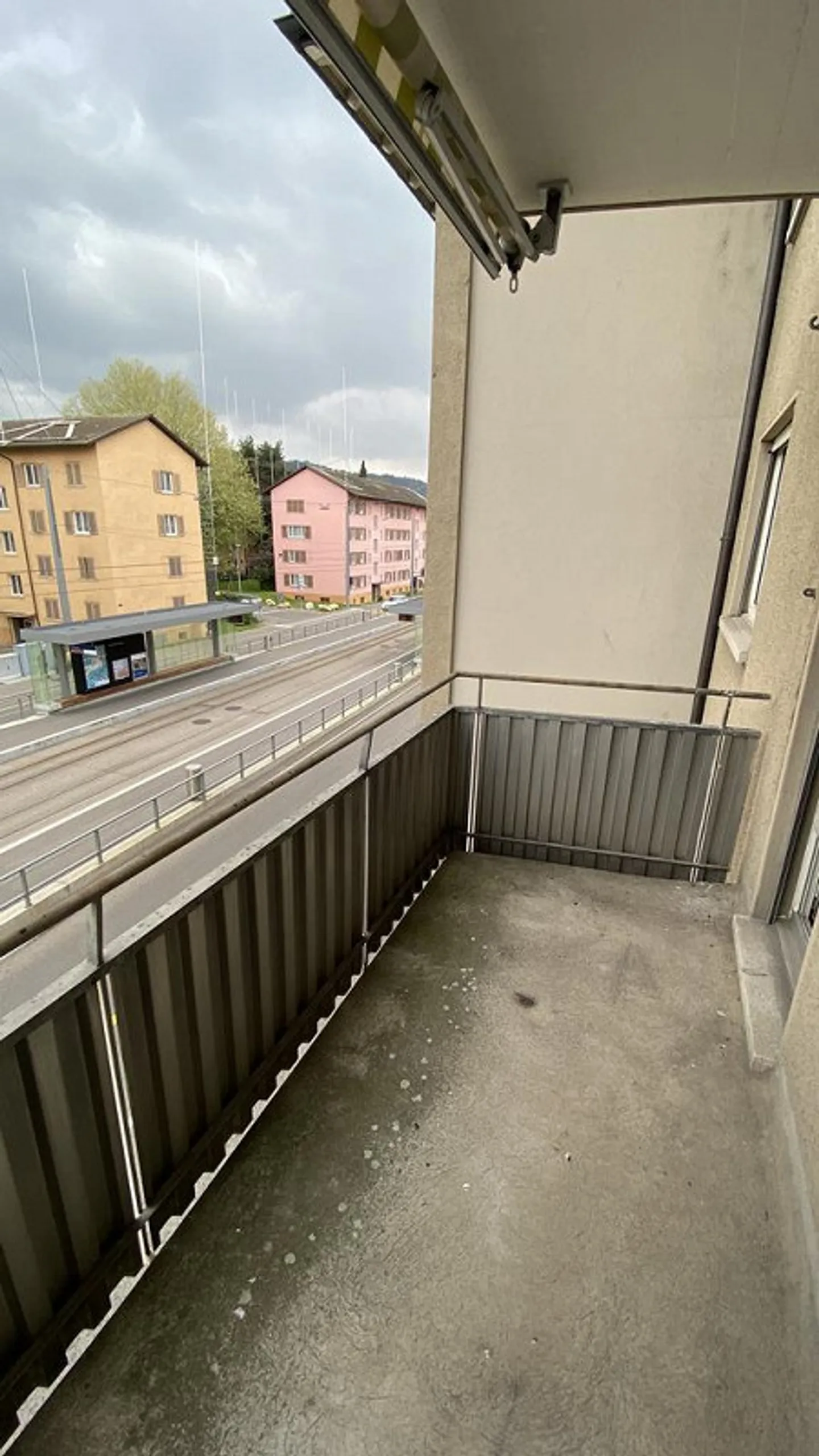 Posizione residenziale centrale con buone connessioni ai mezzi pubblici - Foto 7 di 7