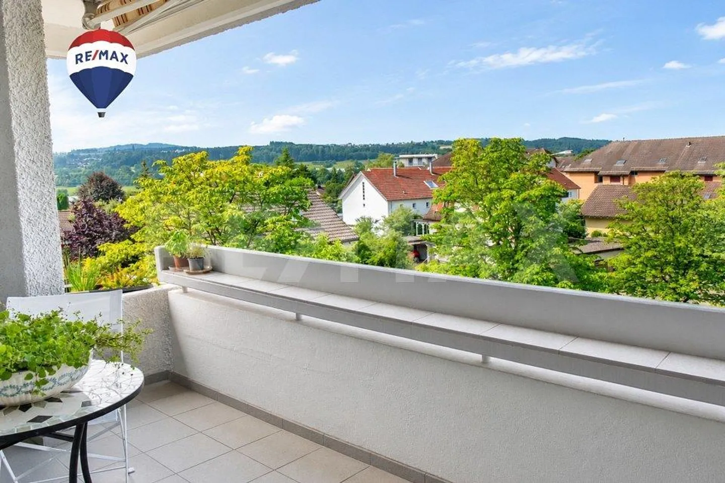 Luminoso appartamento di 3,5 stanze con balcone in una zona residenziale tranquilla - Foto 1 di 12