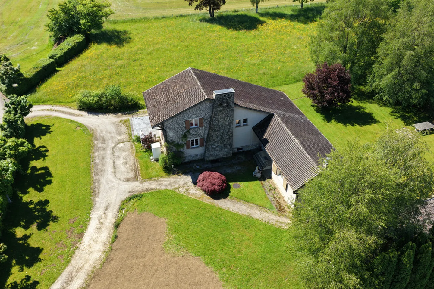 Idyllic setting for this superb property full of charm - Photo 2 of 12