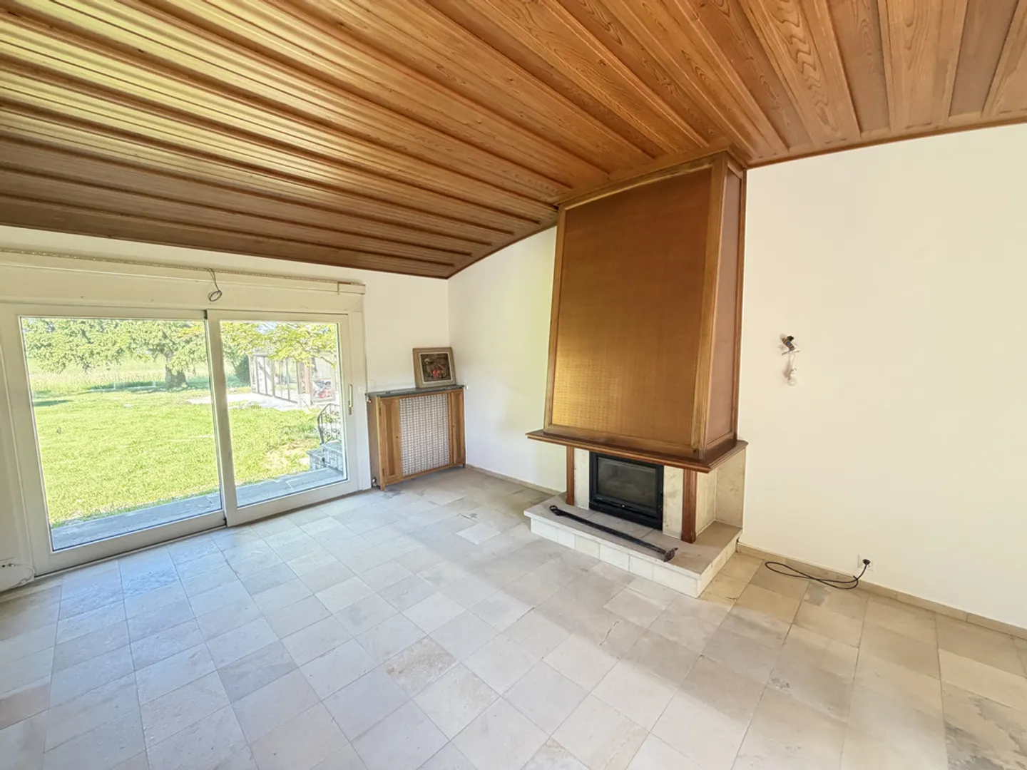 Idyllic setting for this superb property full of charm - Photo 9 of 12