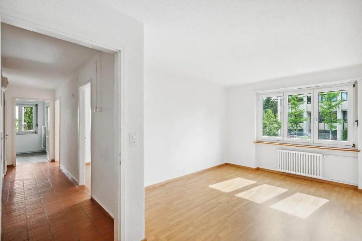 Helle Wohnung mit Weitblick im Herzen von Wettingen - Photo 2 of 9