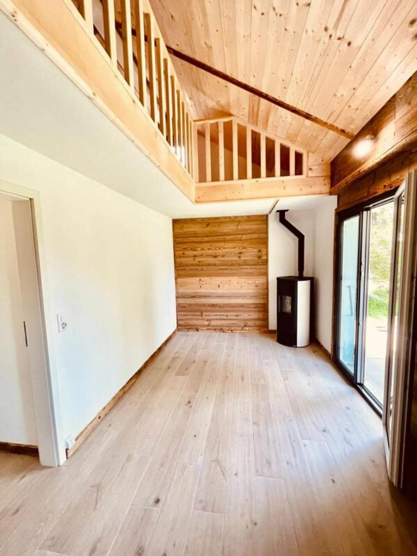 Kleine Doppelhaushälfte mit 2 Zimmern in Montreux - Foto 3 von 13