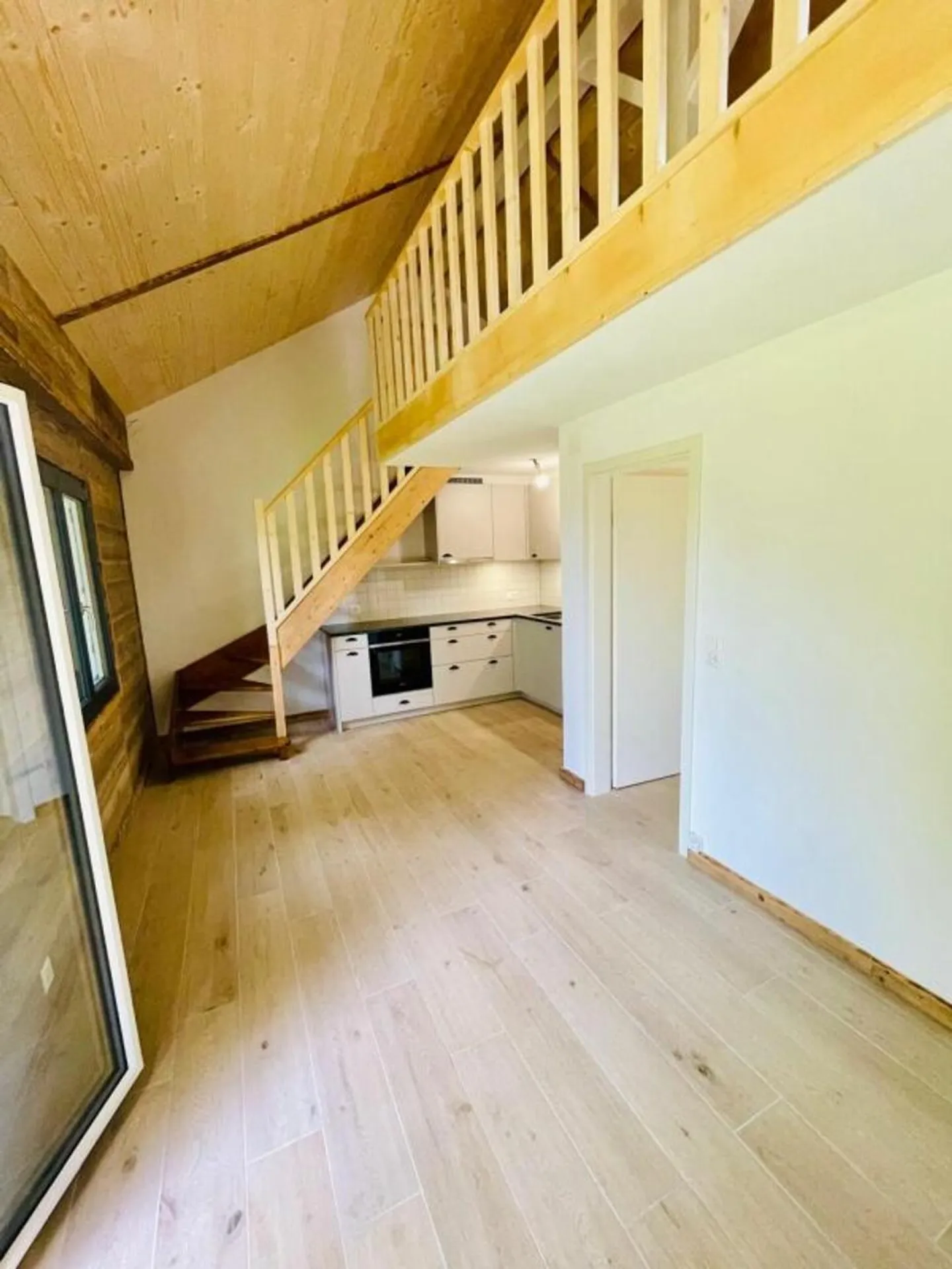 Kleine Doppelhaushälfte mit 2 Zimmern in Montreux - Foto 7 von 13