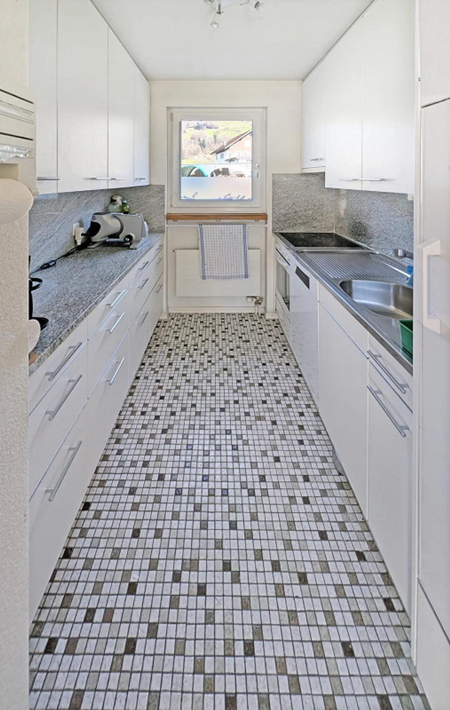 Charming Jewel Seeks New Owner! - Photo 4 of 6