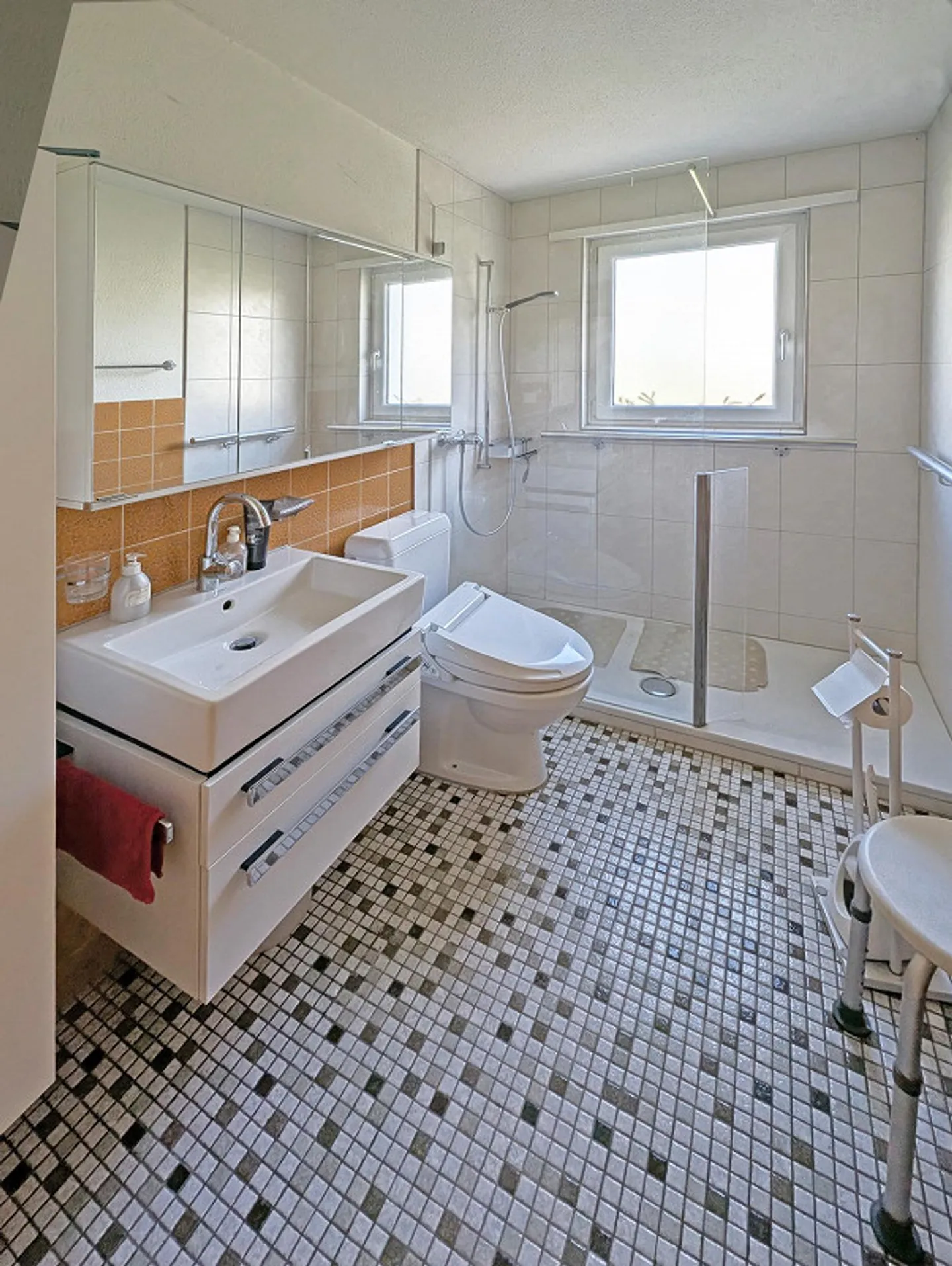 Charming Jewel Seeks New Owner! - Photo 5 of 6