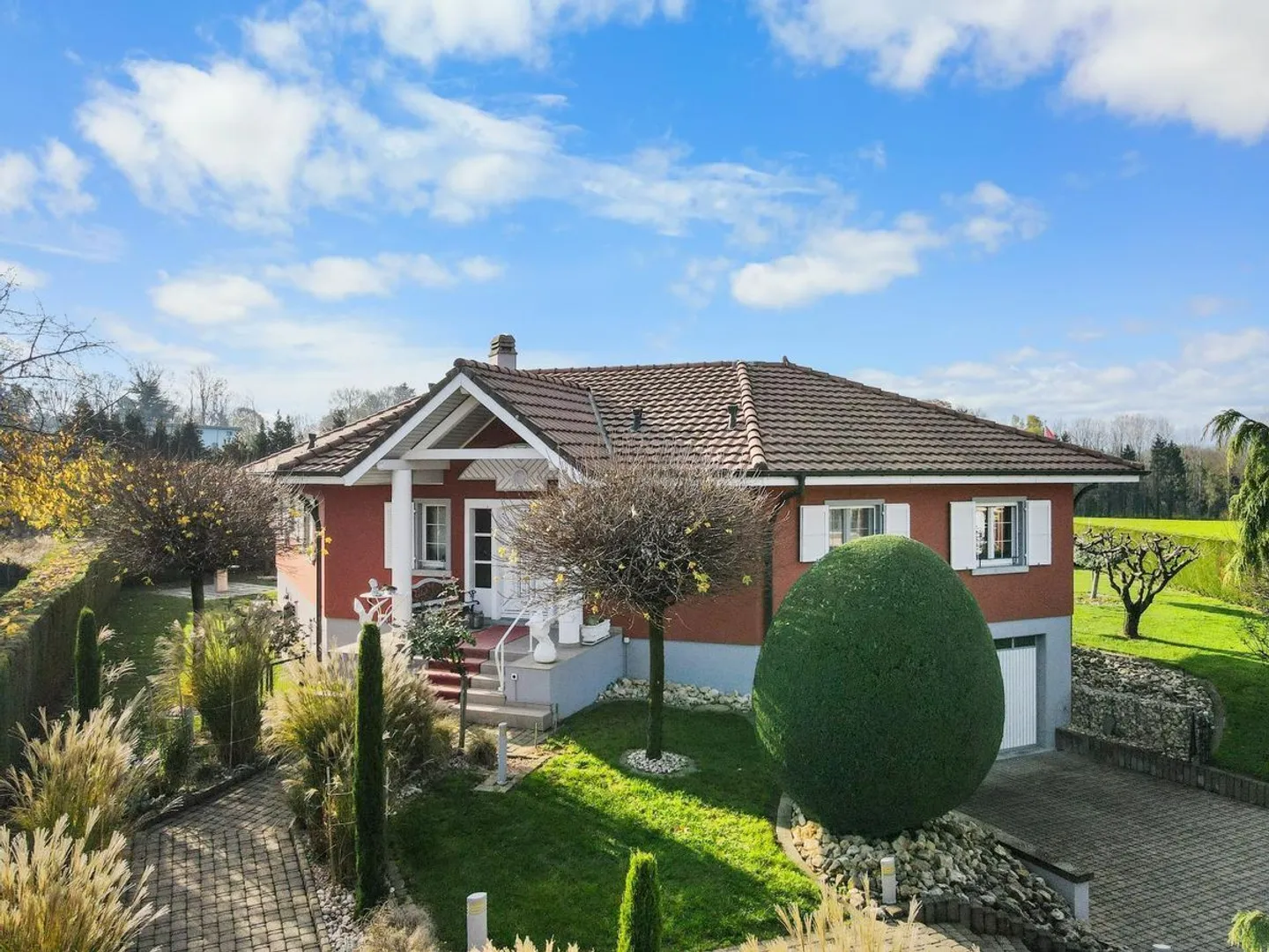 Prächtige Villa am Rande von landwirtschaftlichem Gebiet mit Zugang zum See - Foto 2 von 13