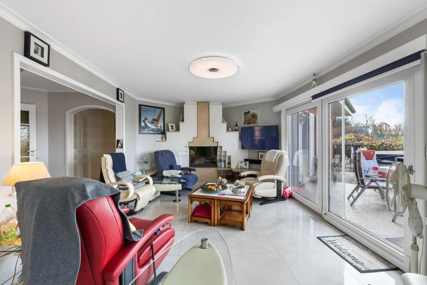 Prächtige Villa am Rande von landwirtschaftlichem Gebiet mit Zugang zum See - Foto 3 von 13