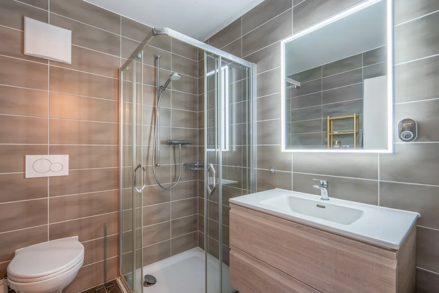 Light, space and comfort in the heart of Chavornay! - Photo 5 of 9