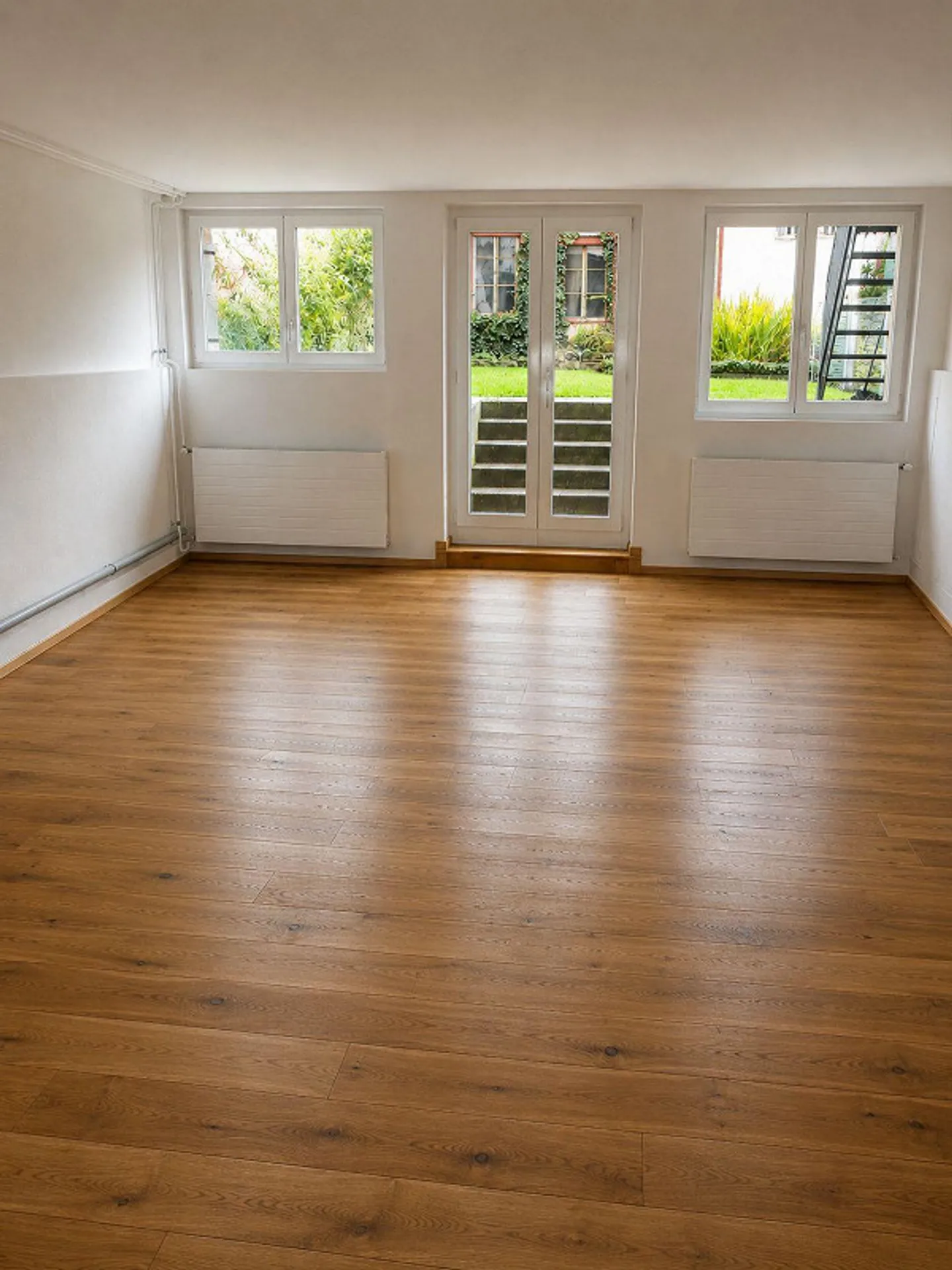 Espace commercial avec jardin et terrasse - Photo 1 sur 11